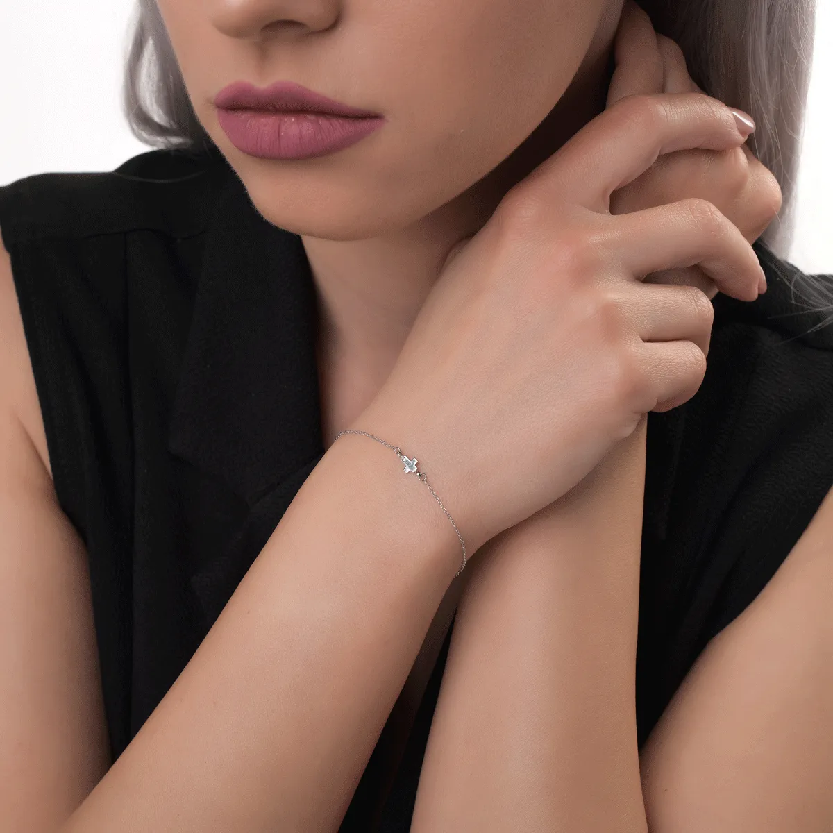 White gold bracelet with zirconia