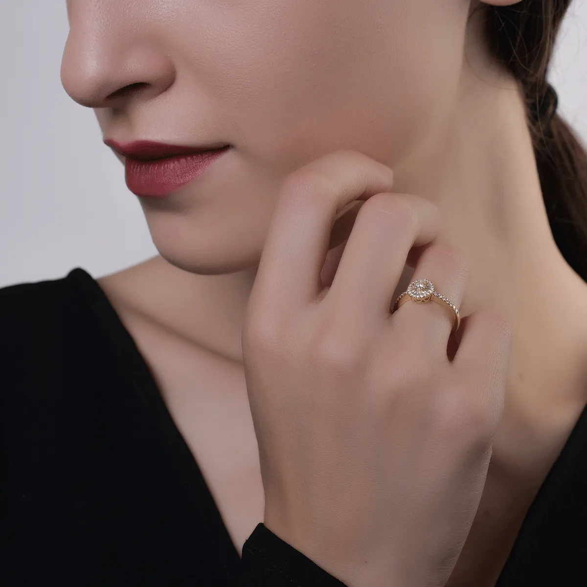 18K sárga arany eljegyzési gyűrű 0.31ct gyémántokkal
