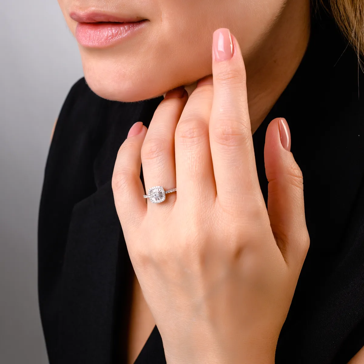 Inel de logodna din aur alb de 18K cu diamante de 0.37ct