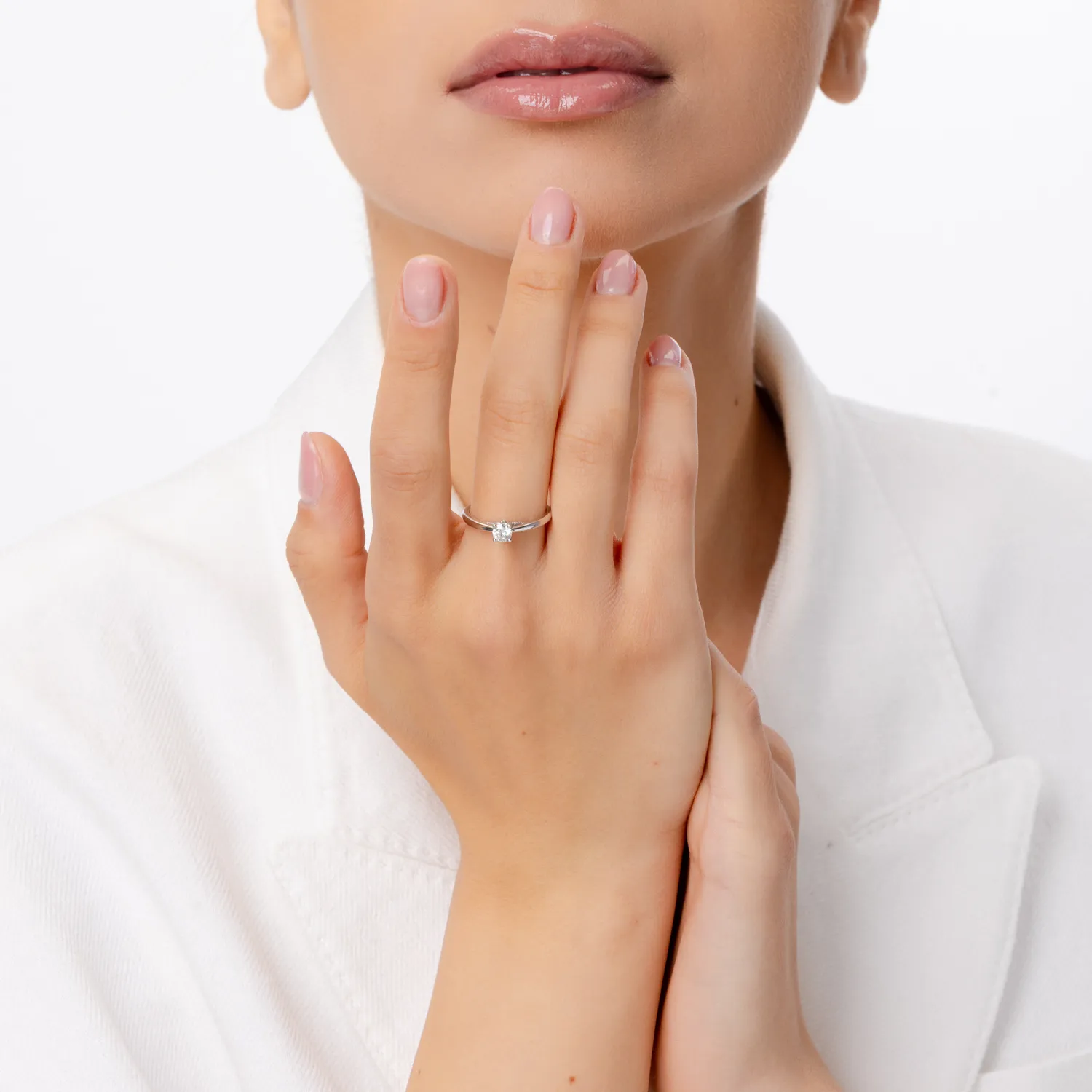 Pierścionek zaręczynowy z 18K białego złota z 0.31ct diamentem i 0.04ct diamentem