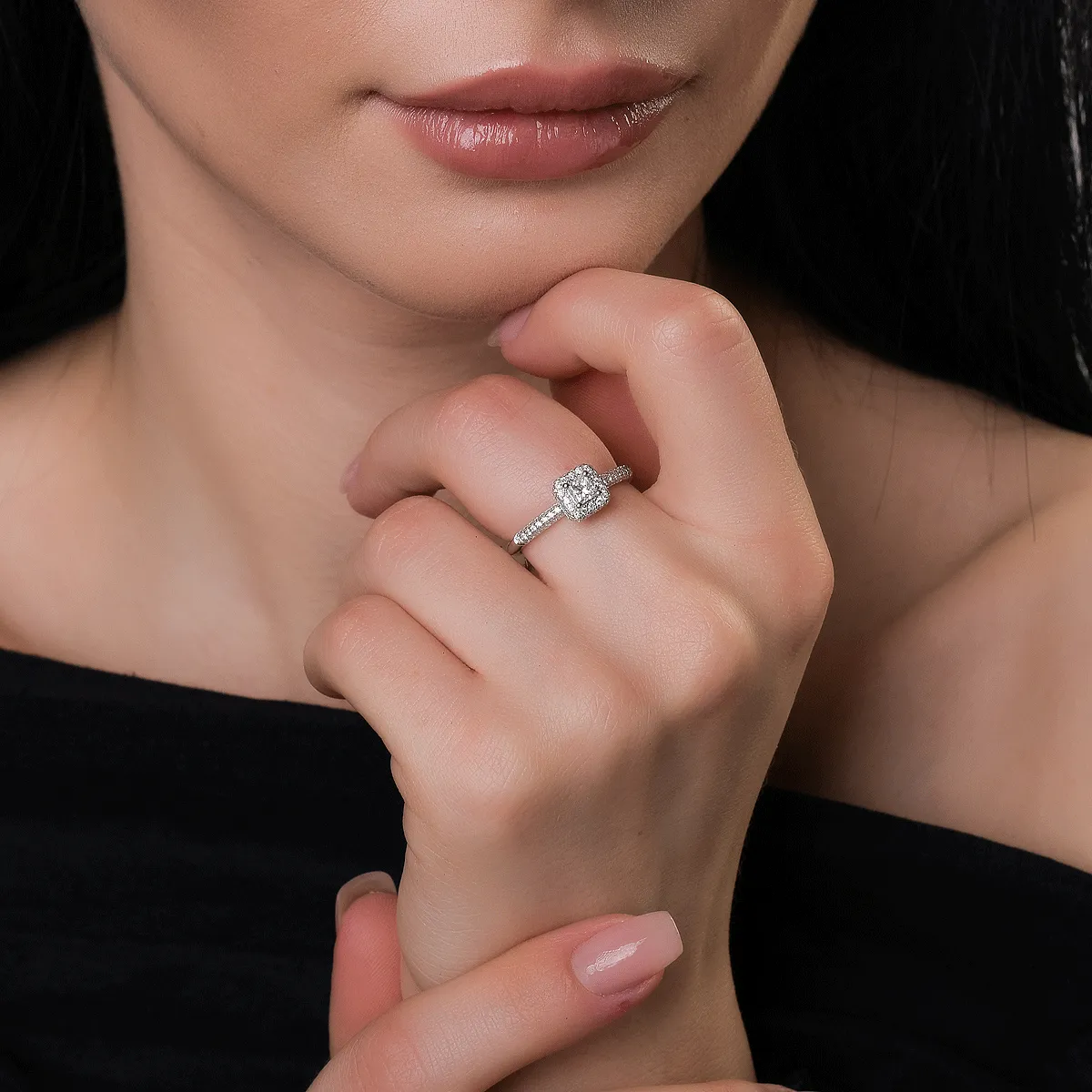 Inel de logodna din aur alb de 18K cu diamant de 0.2ct si diamante de 0.42ct