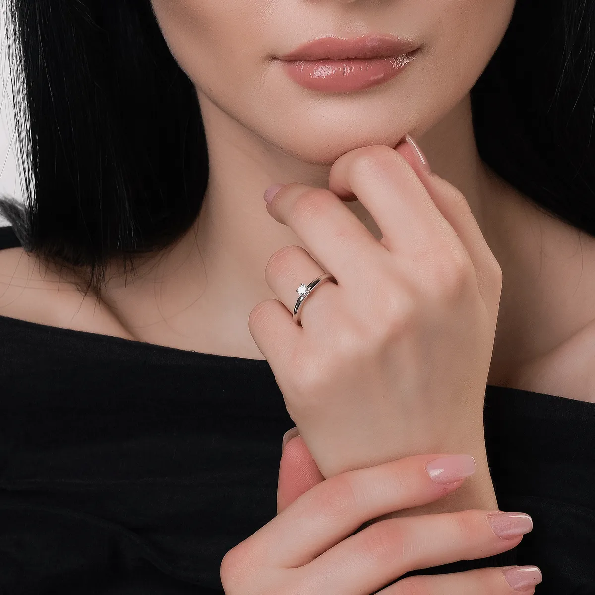 Inel de logodna din aur alb de 18K cu un diamant solitaire de 0.16ct