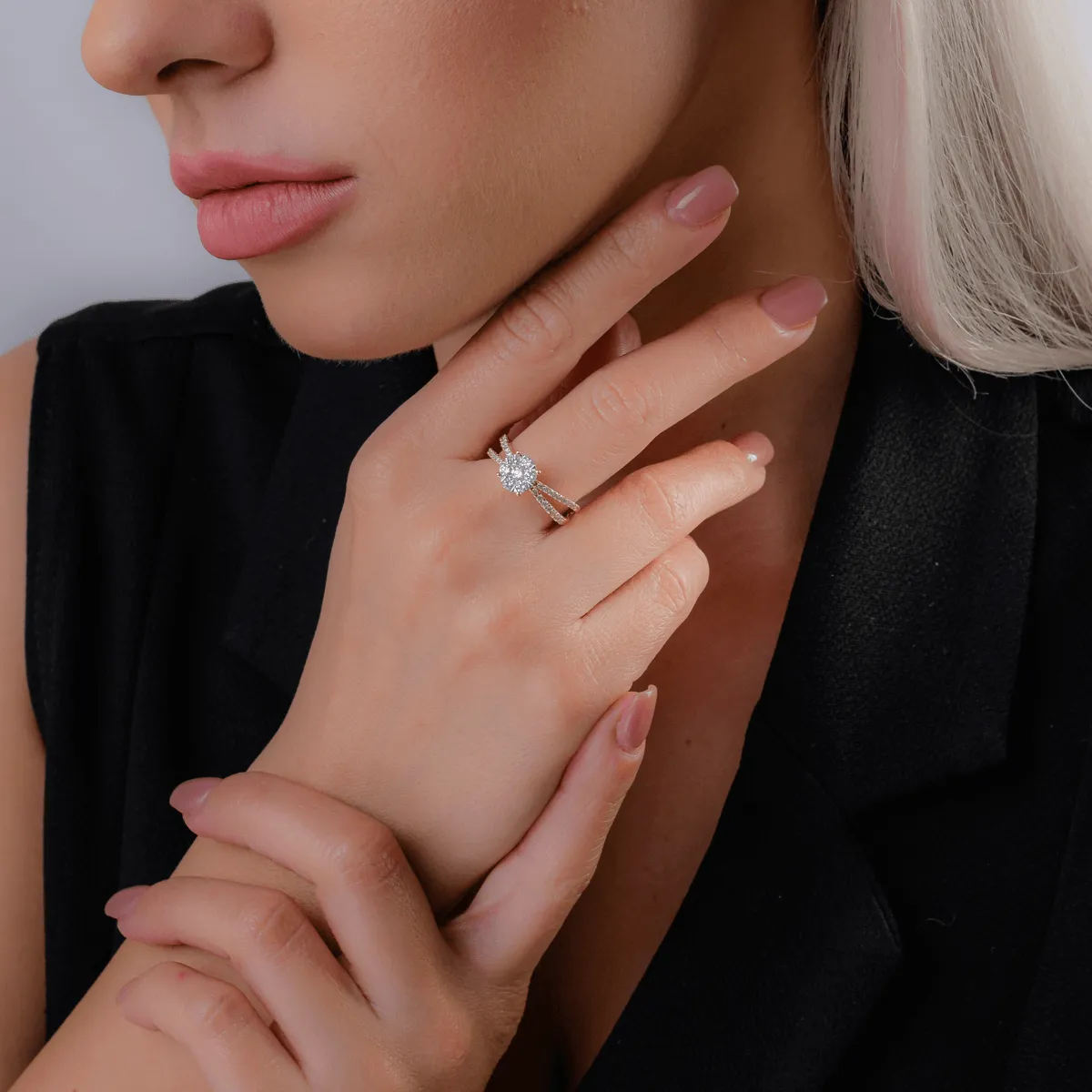 Pierścionek zaręczynowy z żółtego 18K złota z 0.6ct diamentami