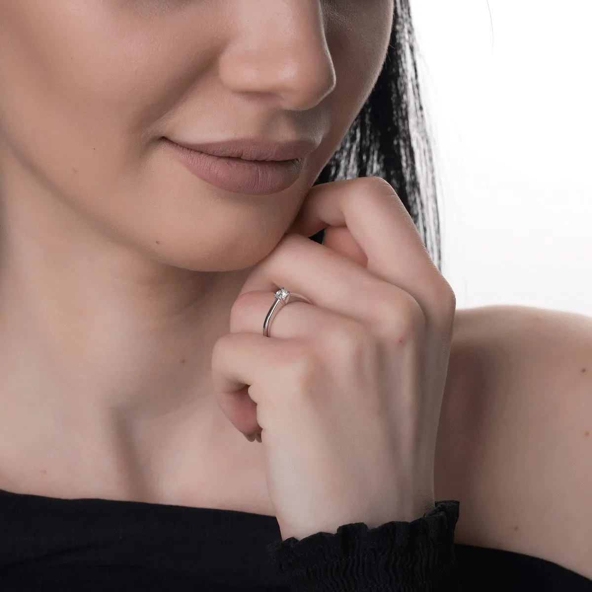 Inel de logodna din aur alb de 18K cu un diamant solitaire de 0.4ct