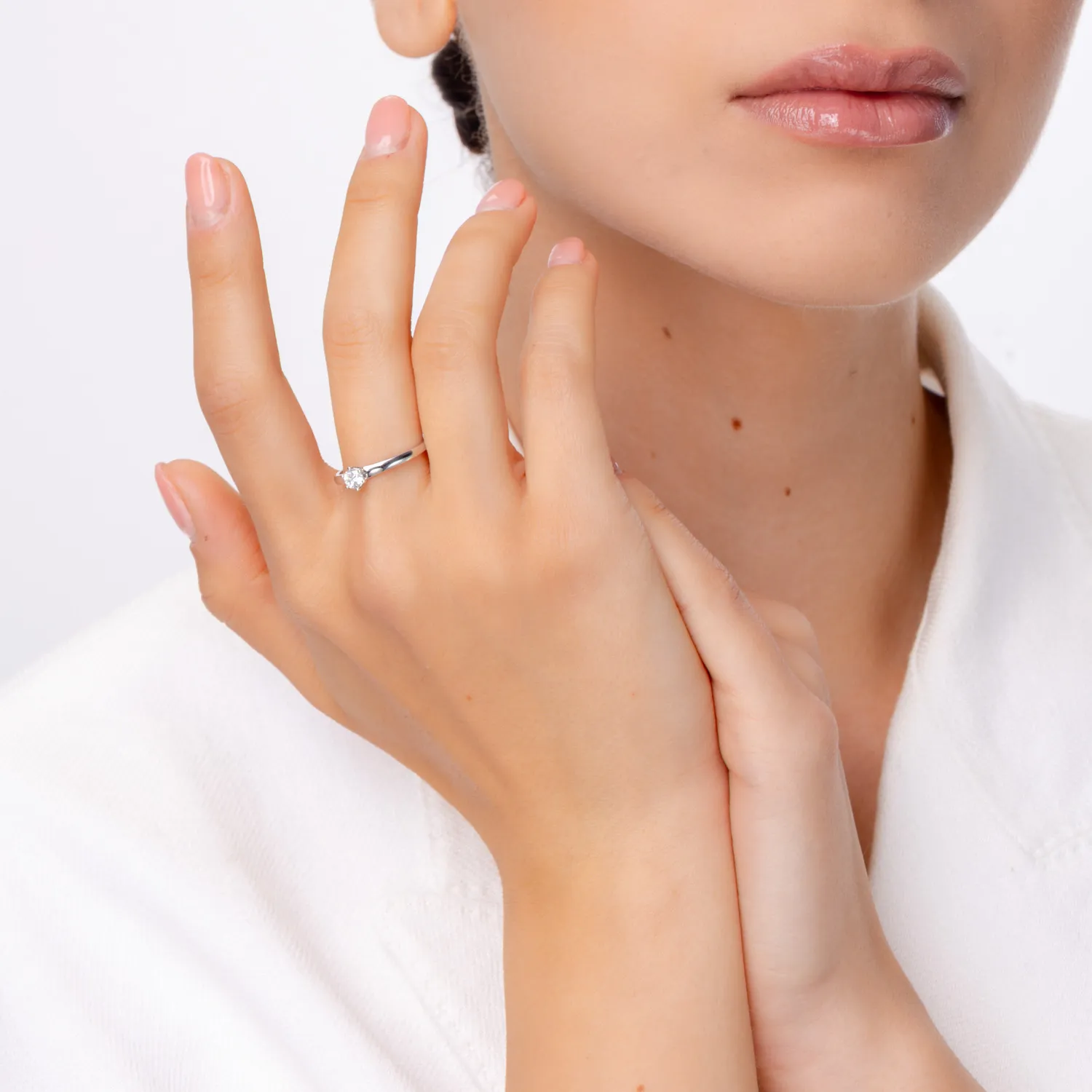 Pierścionek zaręczynowy z 18K białego złota z diamentem 0.31ct
