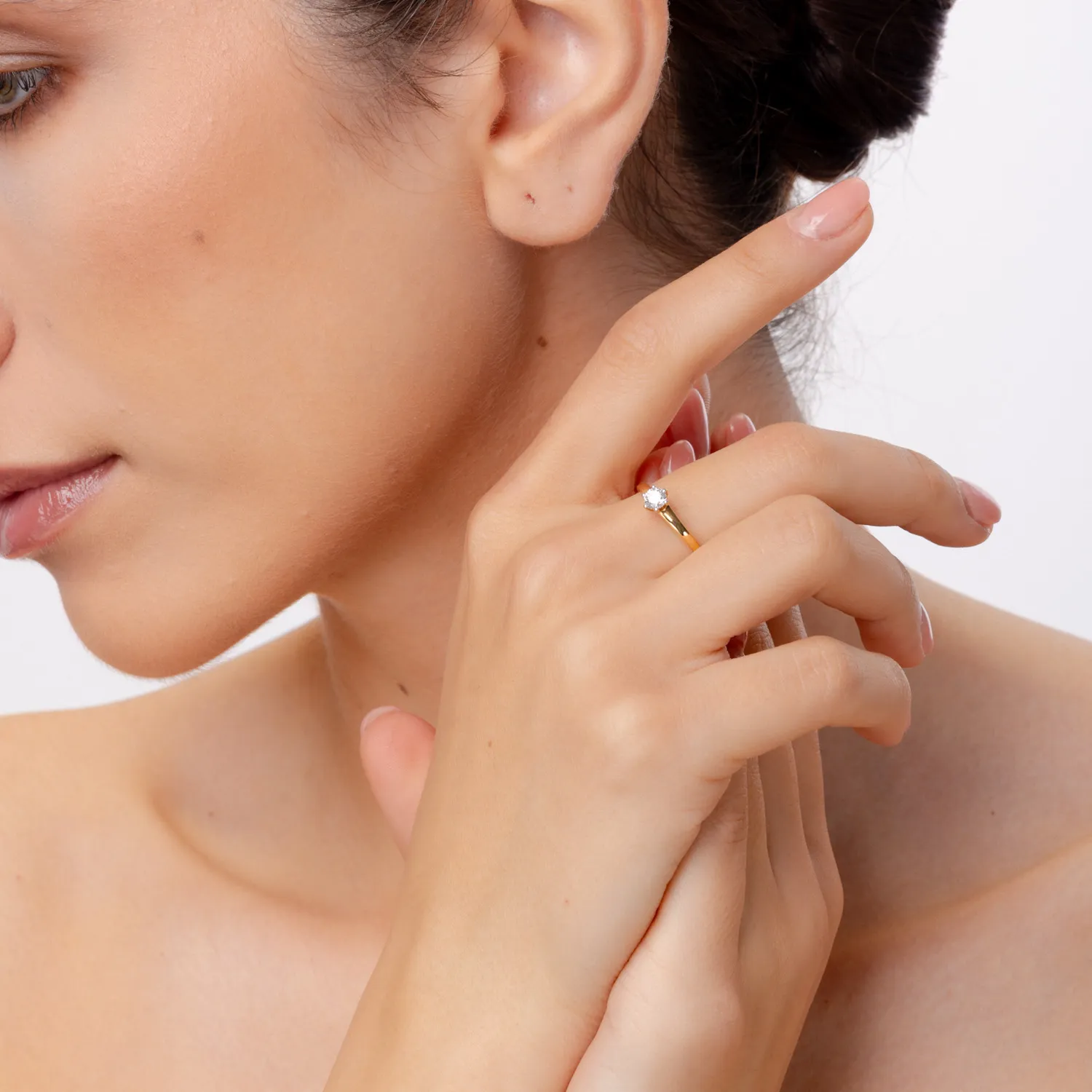 Inel de logodna din aur galben cu un diamant solitaire de 0.3ct