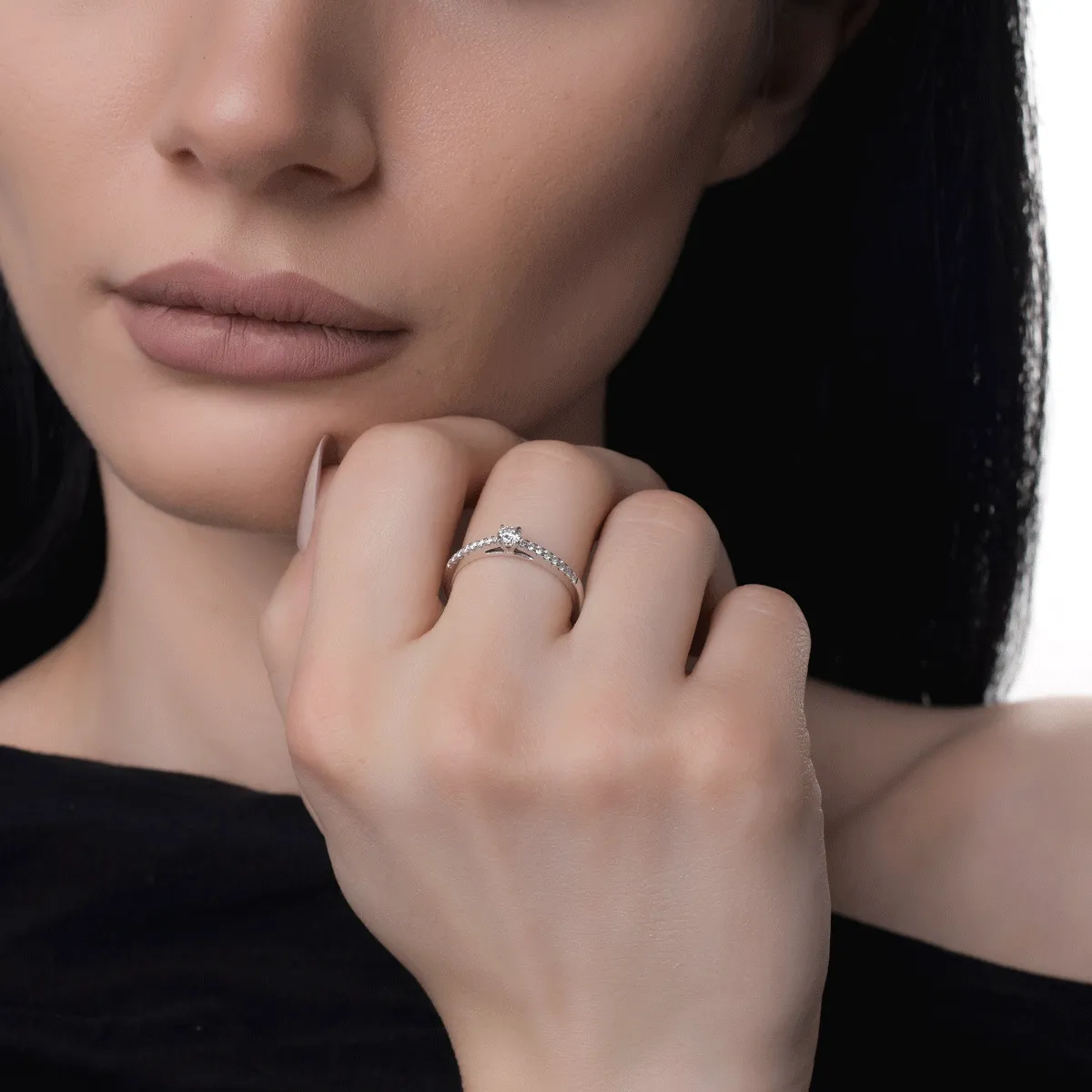 Inel de logodna din aur alb de 18K cu diamant de 0.24ct si diamante de 0.13ct
