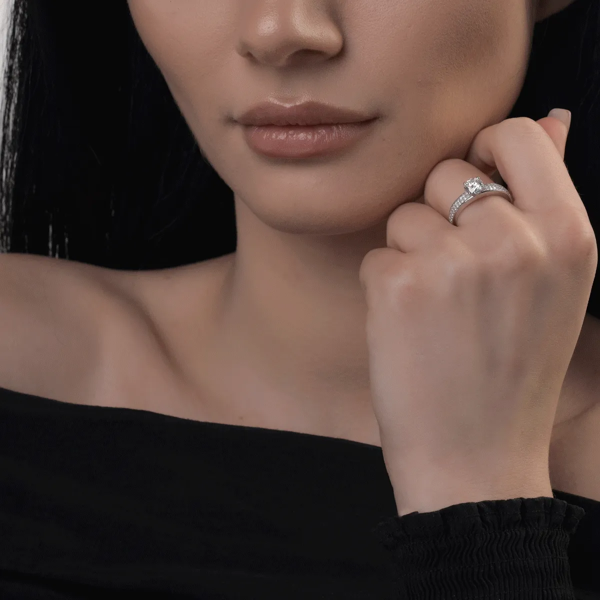 Inel de logodna din aur alb de 18K cu diamant de 0.61ct si diamante de 0.2ct