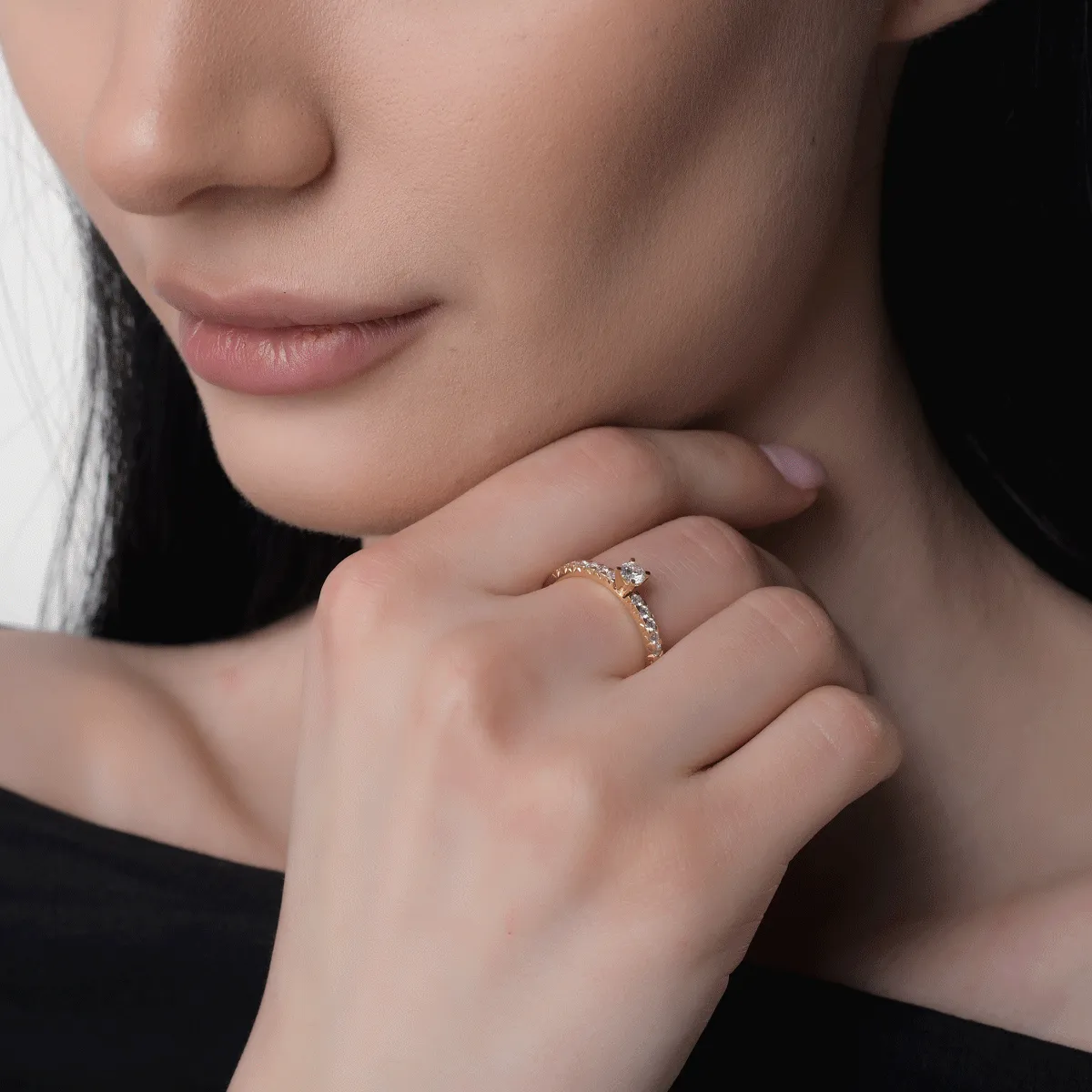 Inel de logodna din aur galben cu diamant de 0.15ct si diamante de 0.28ct
