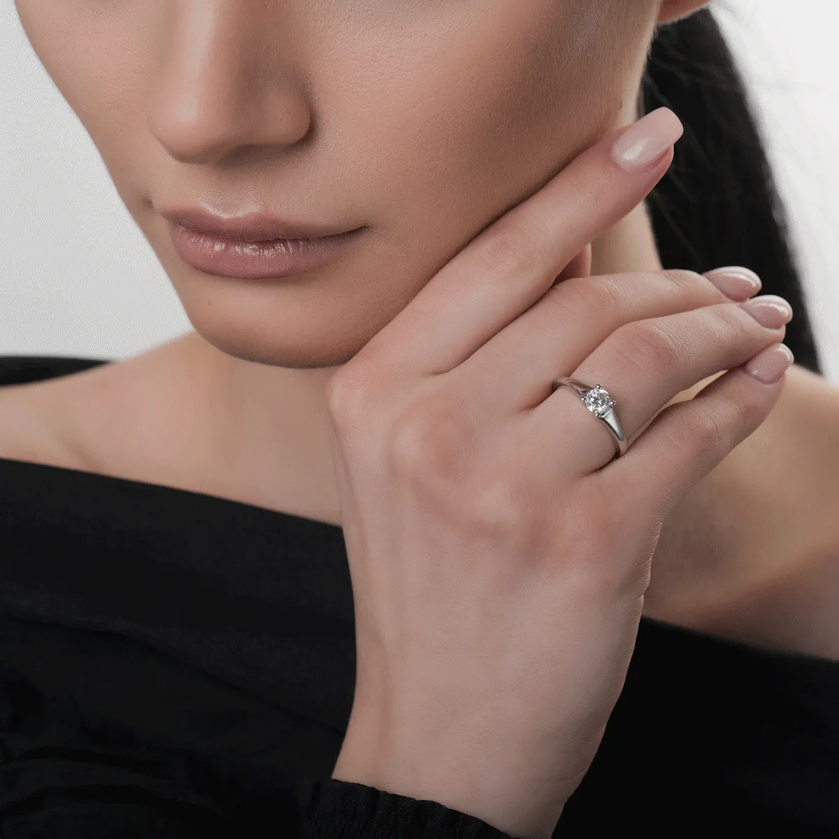 Inel de logodna din aur alb de 18K cu un diamant solitaire de 0.31ct