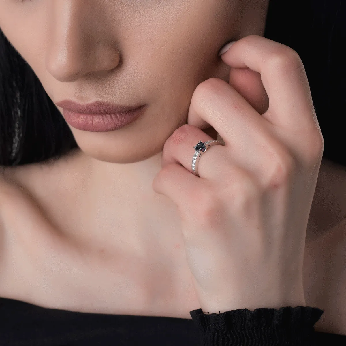 Годежен пръстен от 18K бяло злато с 0.298ct сапфир и 0.133ct диаманти