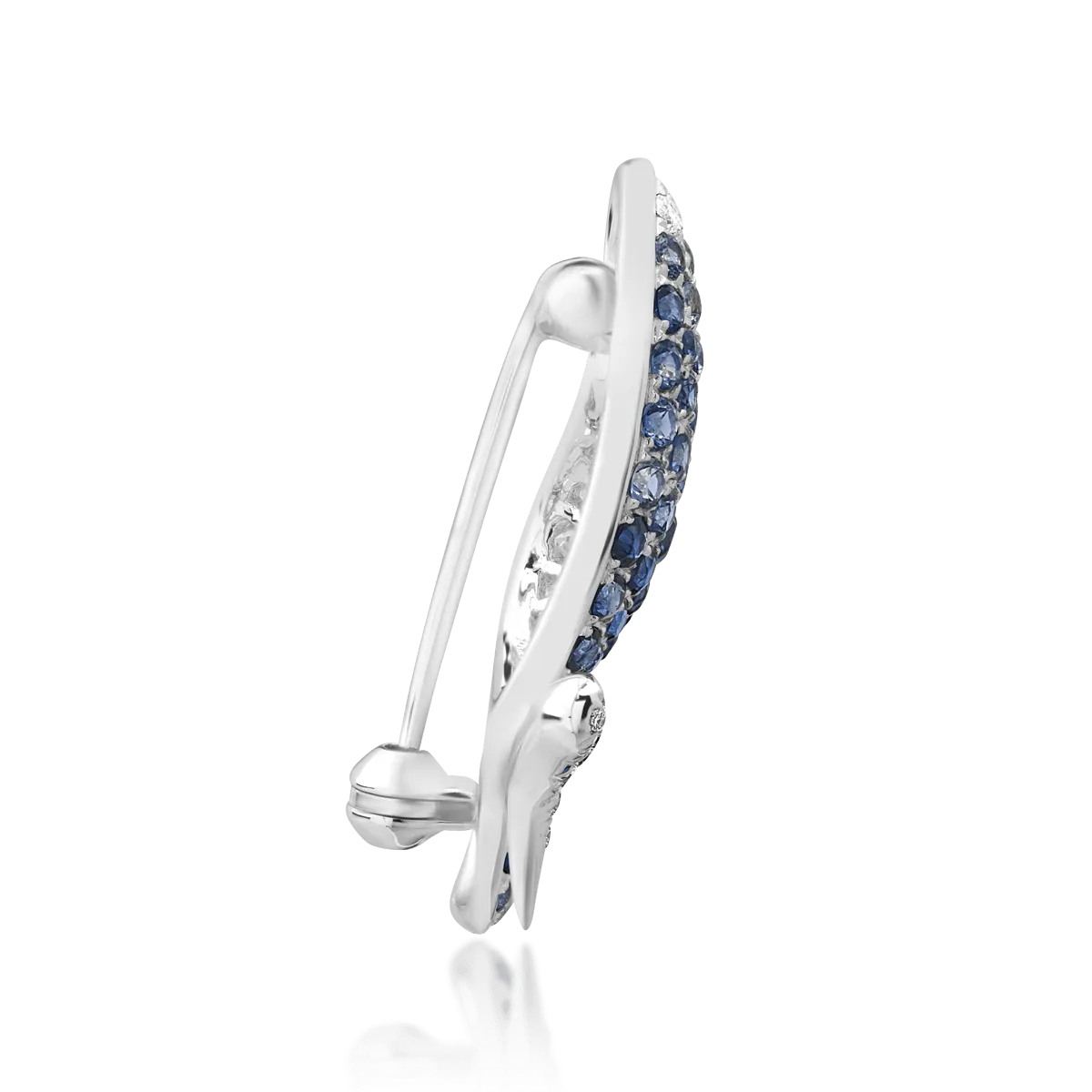 18K white gold brooch with 1.14ct blue sapphires and 0.37ct diamonds