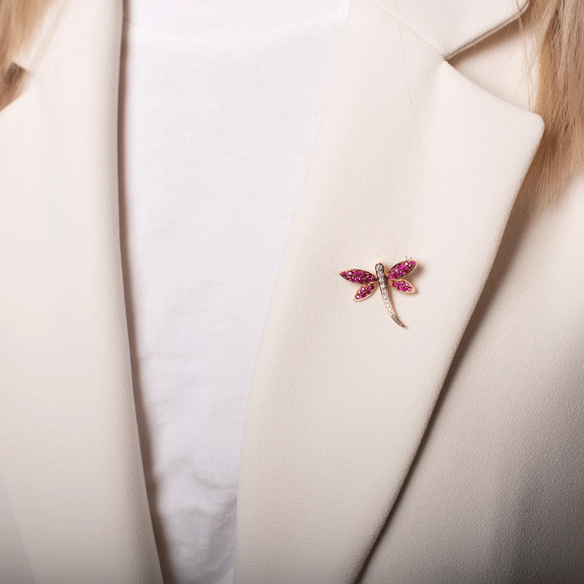 18K white-rose gold brooch with 0.67ct rubies and 0.11ct diamonds