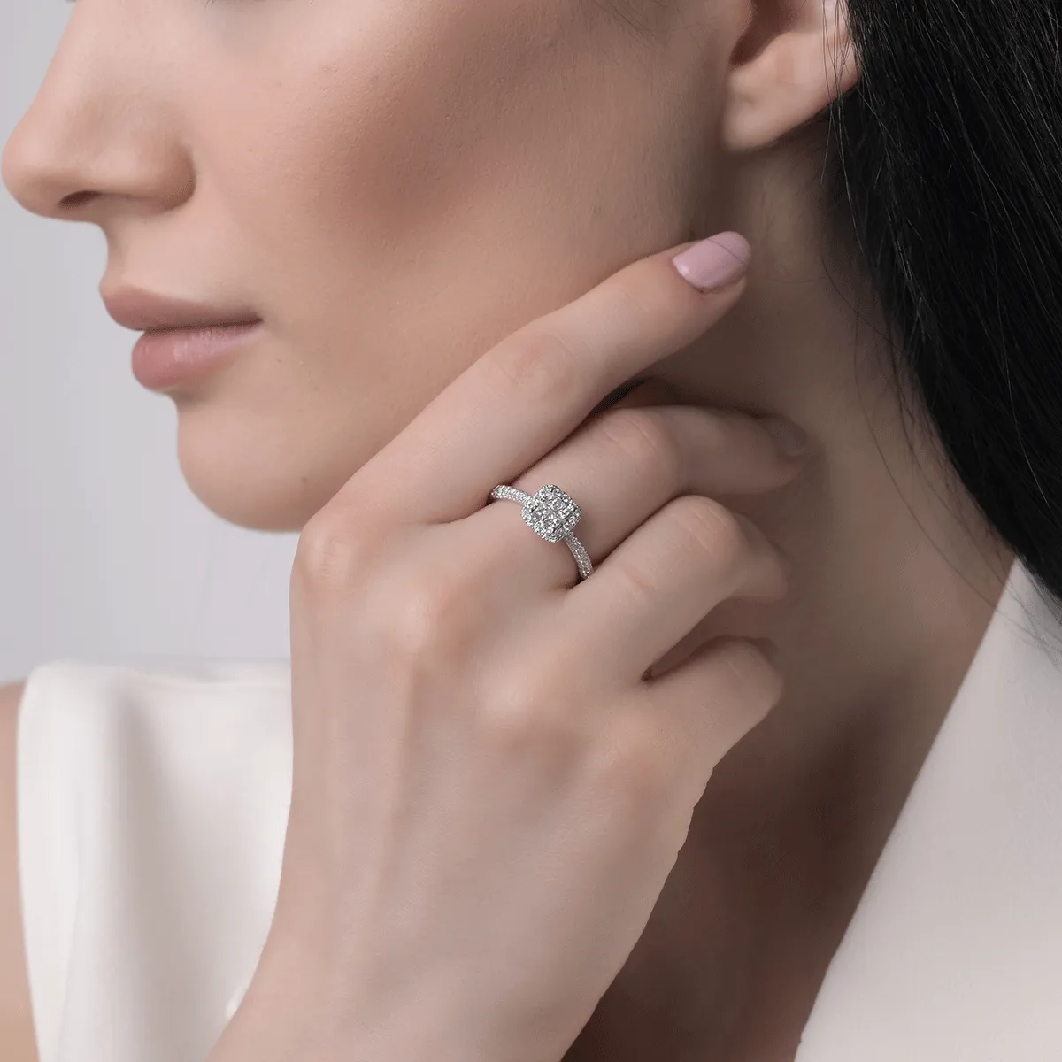 Inel de logodna din aur alb de 18K cu diamante de 0.56ct