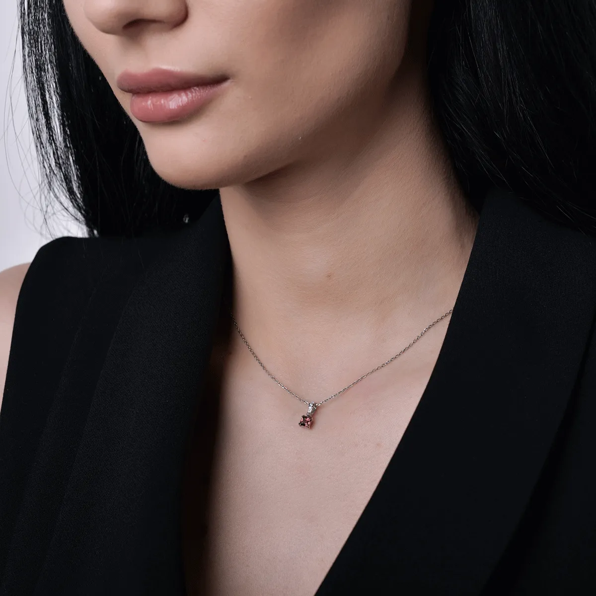 Pandantiv din aur alb cu turmalina multicolora princess de 0.39ct si diamante de 0.04ct