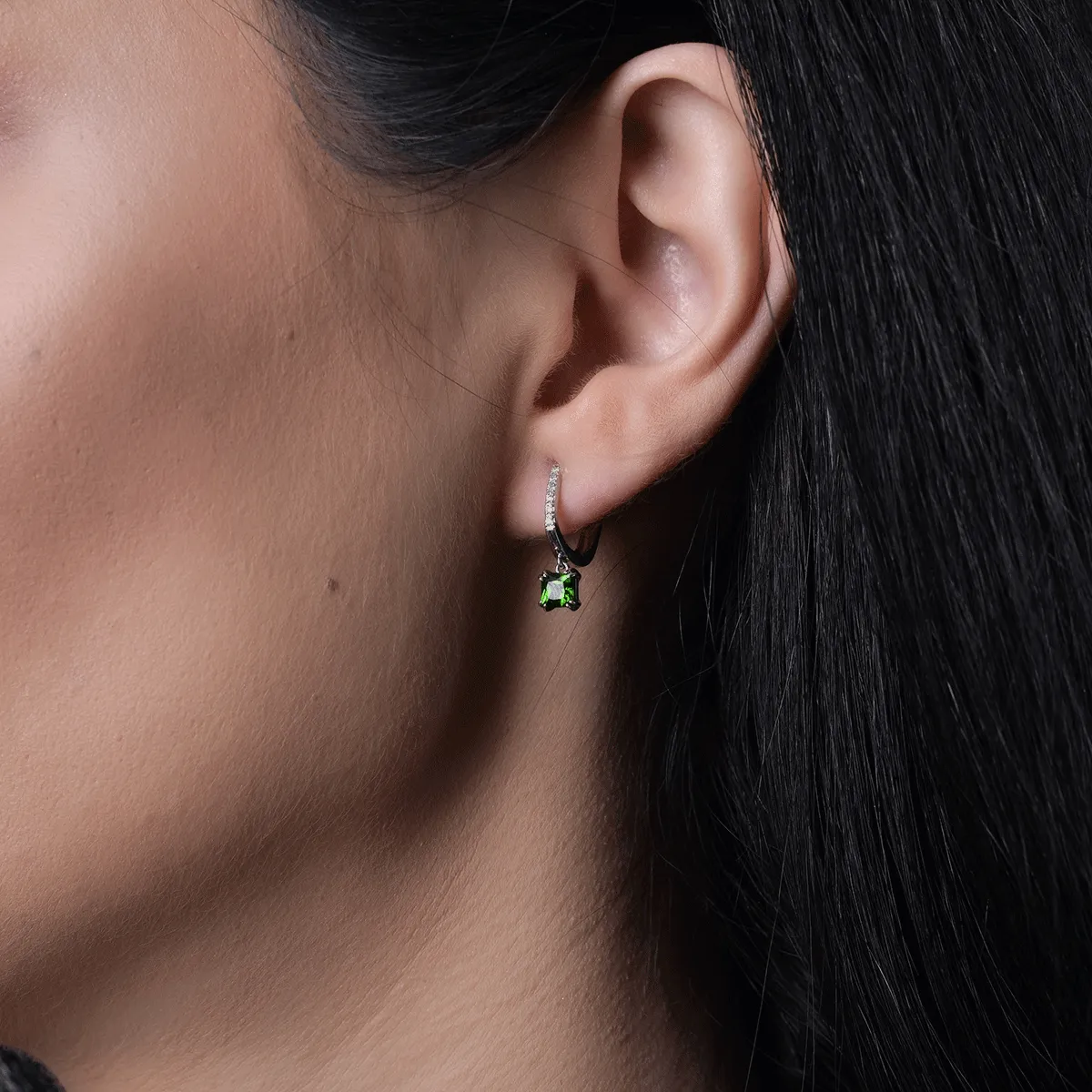 Cercei din aur alb cu cromdiopsid princess de 0.76ct si diamante de 0.05ct