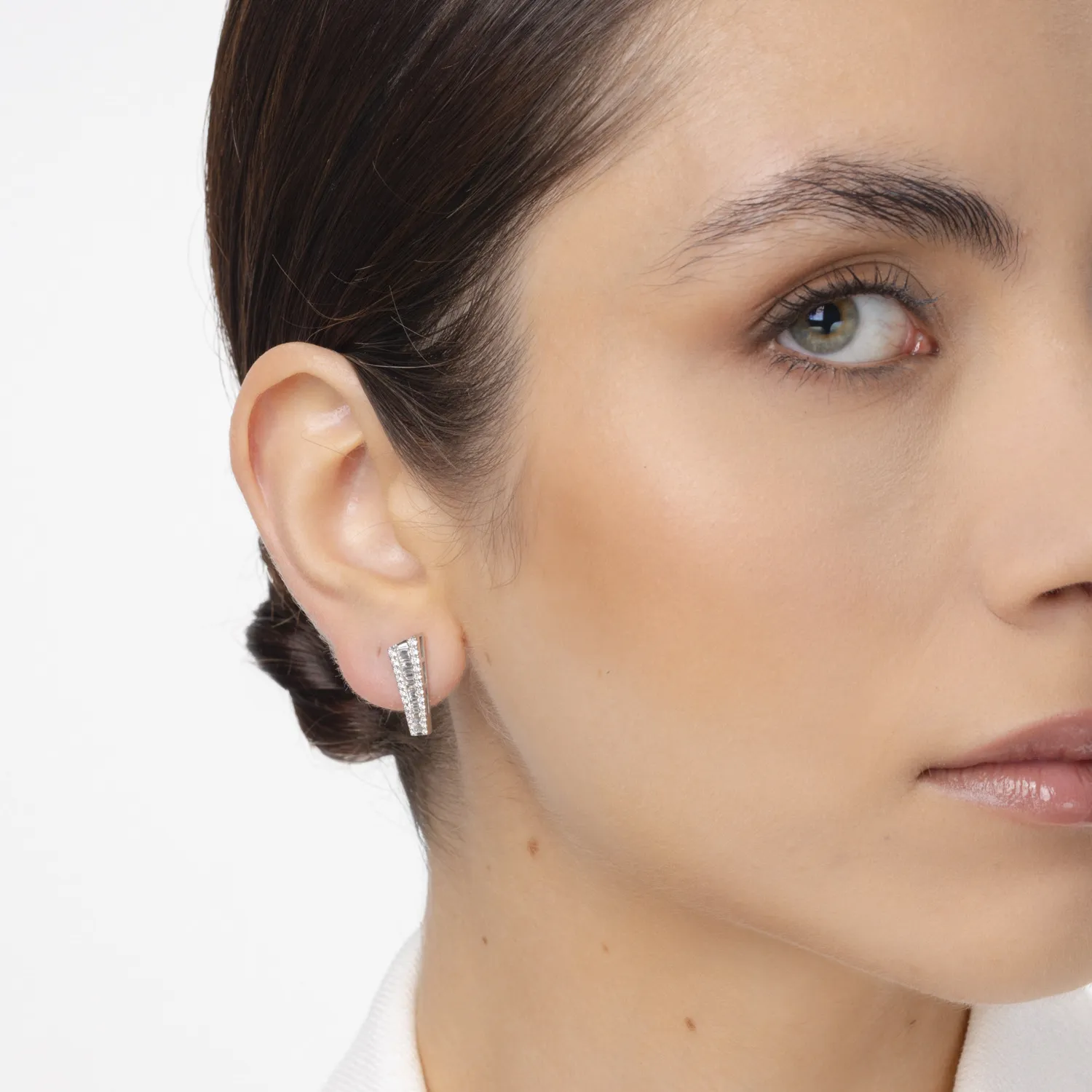 18k fehér arany fülbevaló 0.81ct gyémántokkal