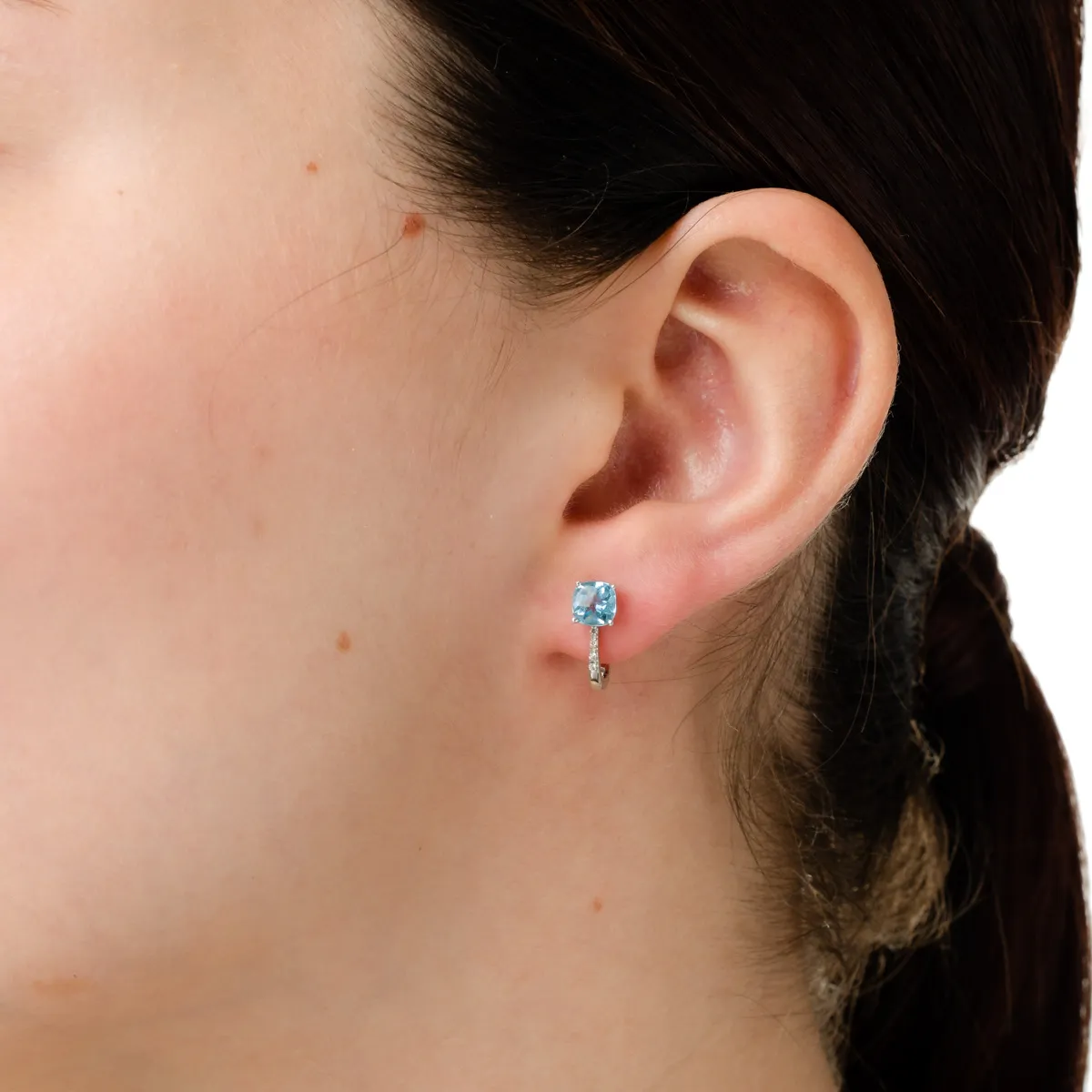 14K white gold earrings with swiss blue topazes of 1.417ct and diamonds of 0.023ct
