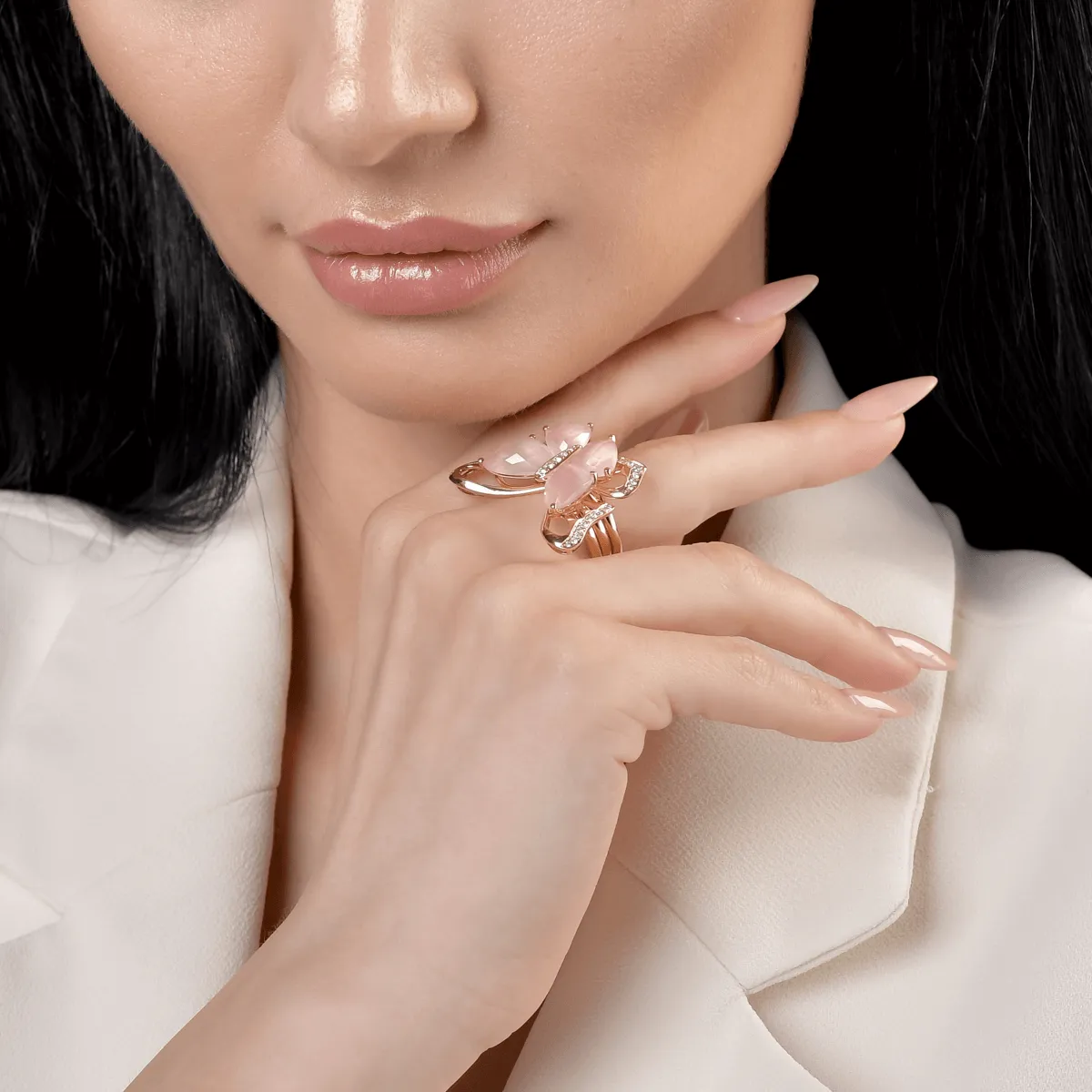 18K rózsaarany gyűrű 11,4ct rózsakvarczal és 0,37ct gyémántokkal