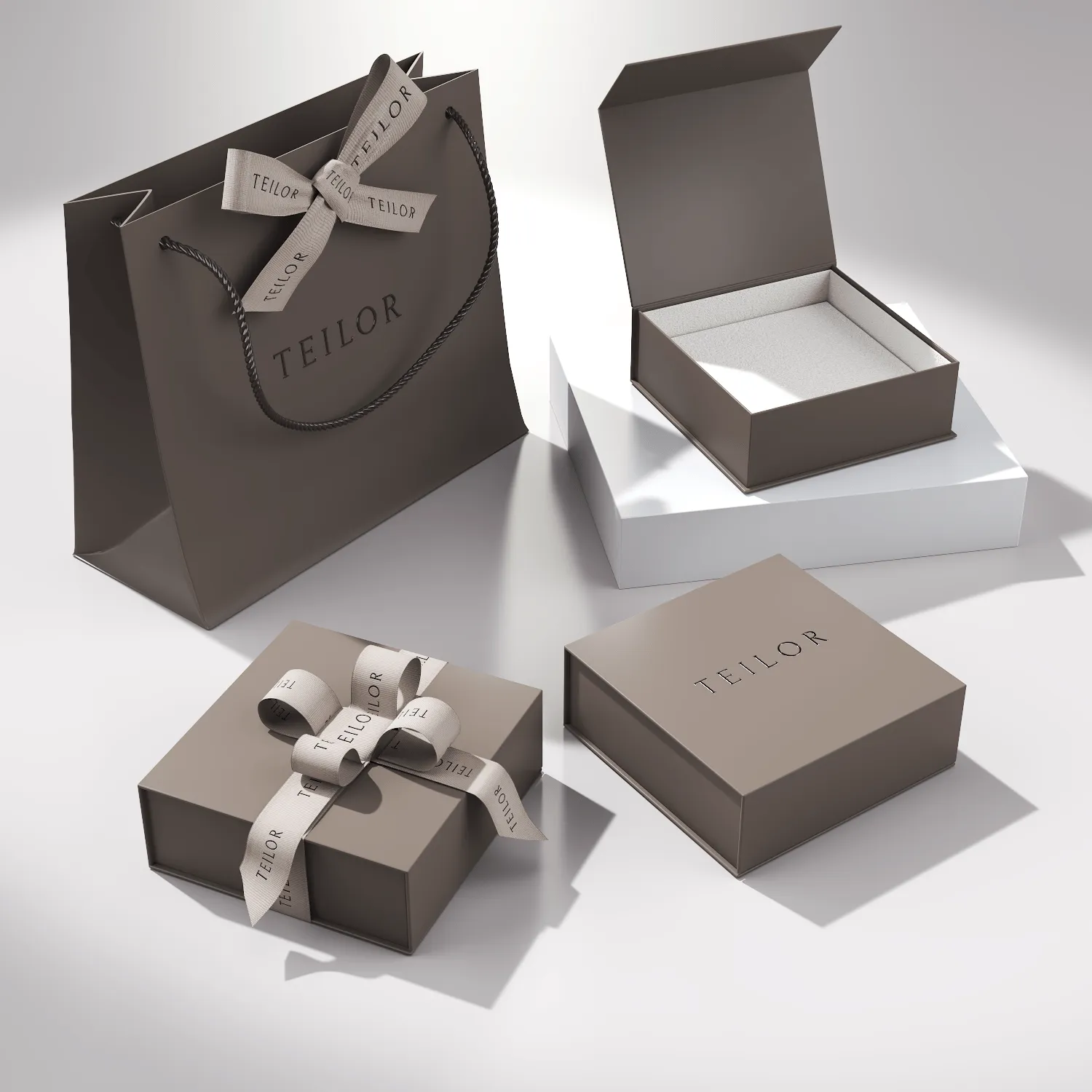 Lant cu pandantiv pentru copii din aur galben de 14K cu diamant de 0.009ct