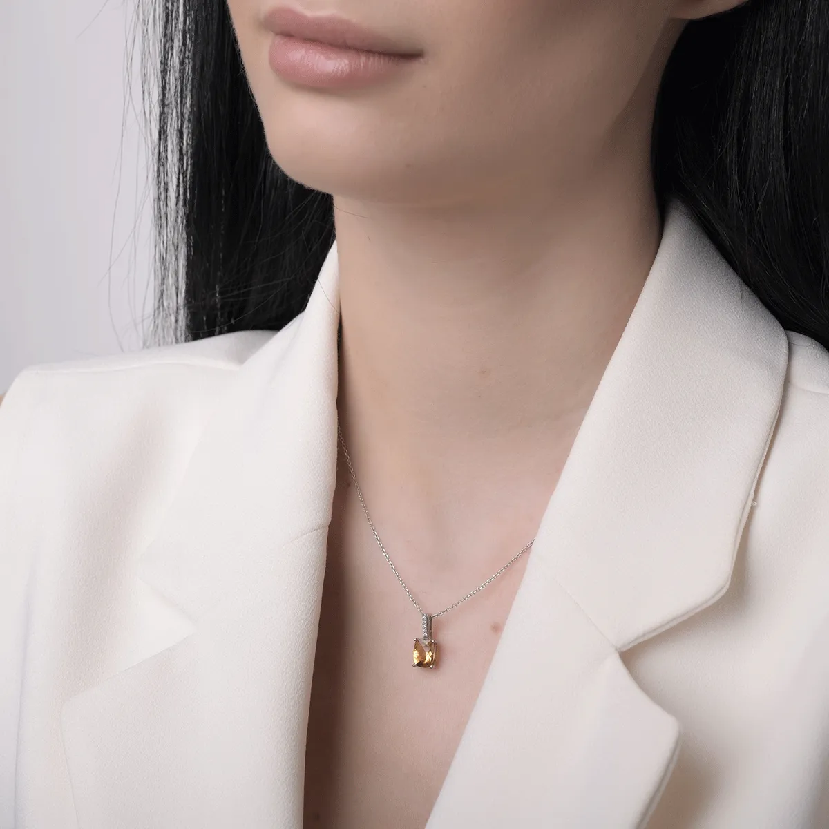 Pandantiv din aur alb cu citrin de 1.22ct si diamante de 0.028ct