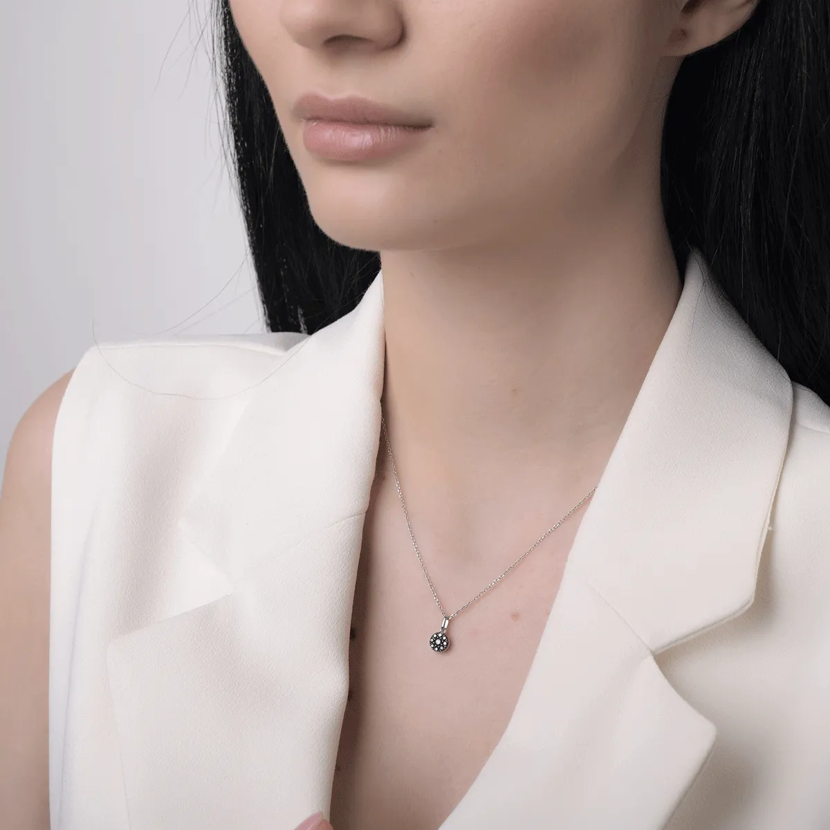 Pandantiv din aur alb cu diamante negre de 0.218ct