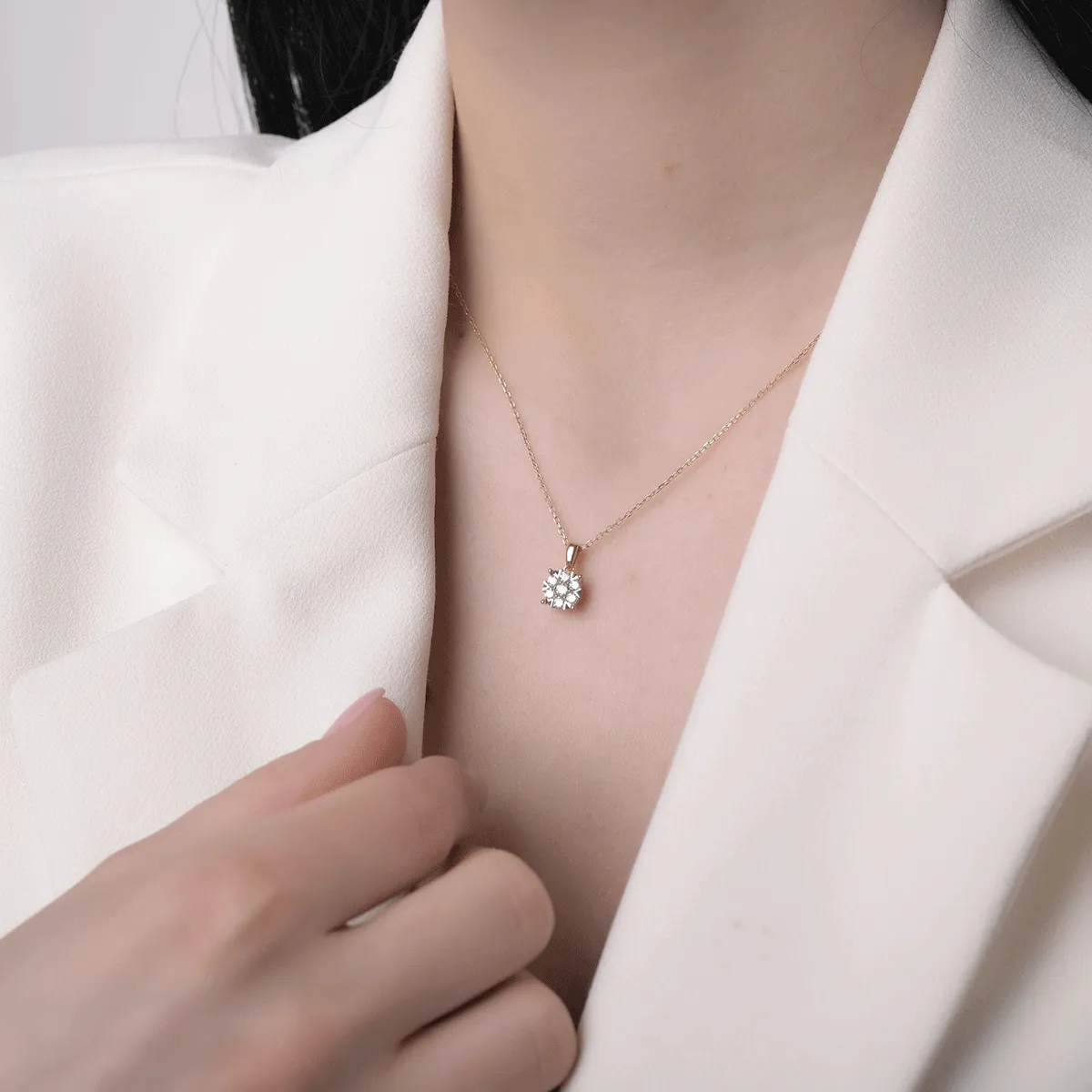 Pandantiv din aur galben de 18K cu diamante de 0.34ct