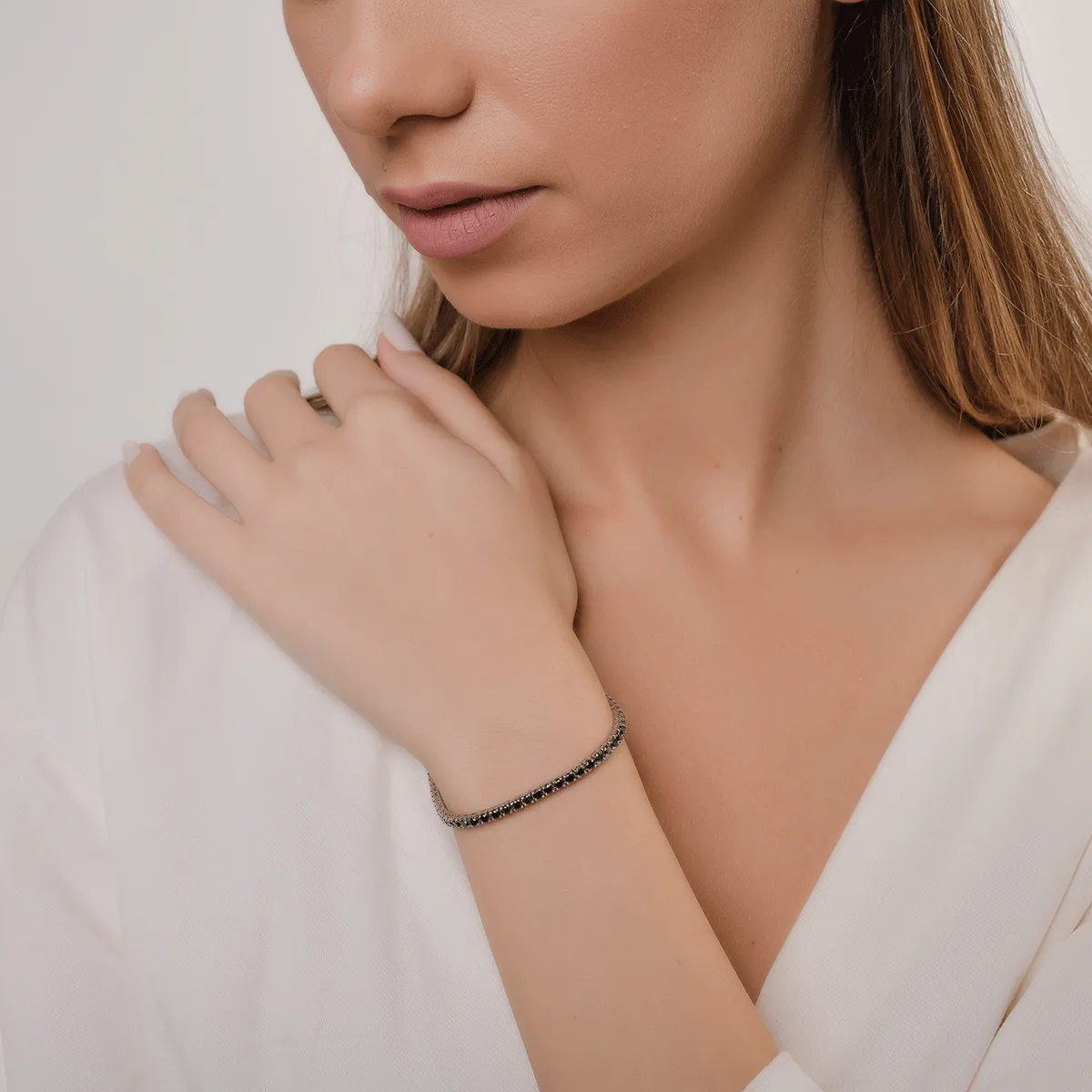 18 k fehér arany karkötő fekete gyémántokkal 6.7ct