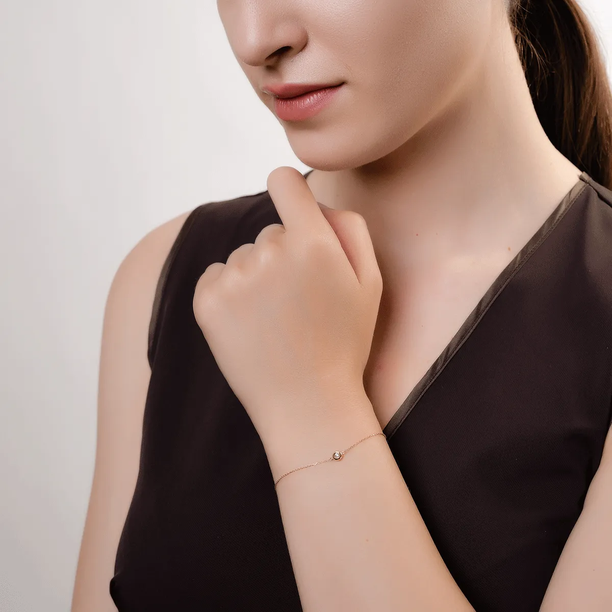 Гривна от 18 карата розово злато с 0,036 карата диаманти