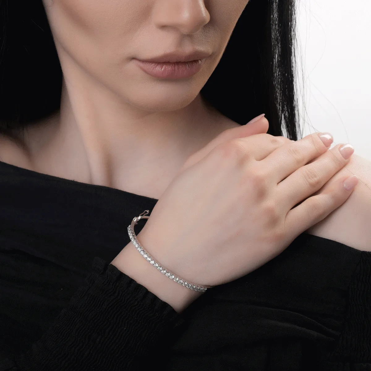 Bratara fixa din aur alb cu diamante de 2ct