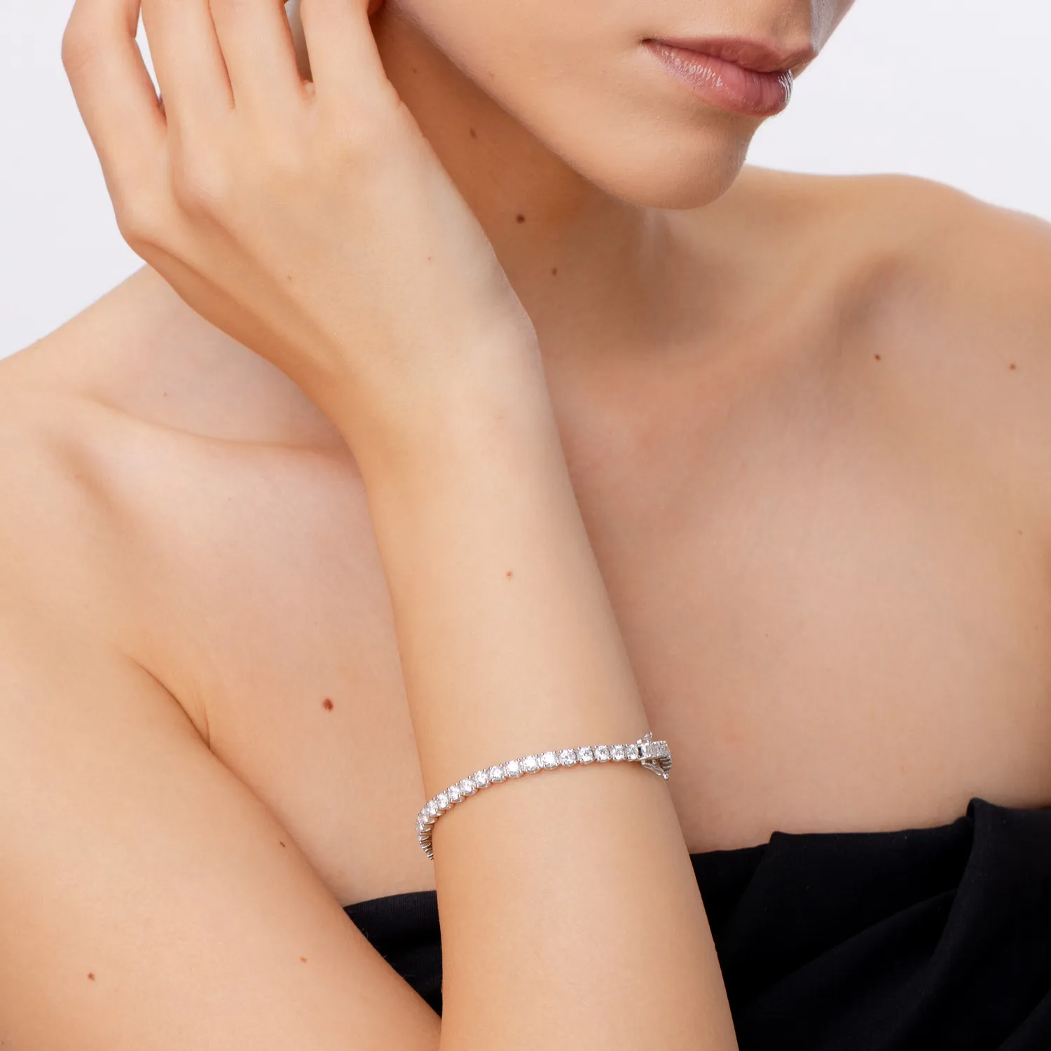 18K fehérarany karkötő 7.13ct gyémántokkal