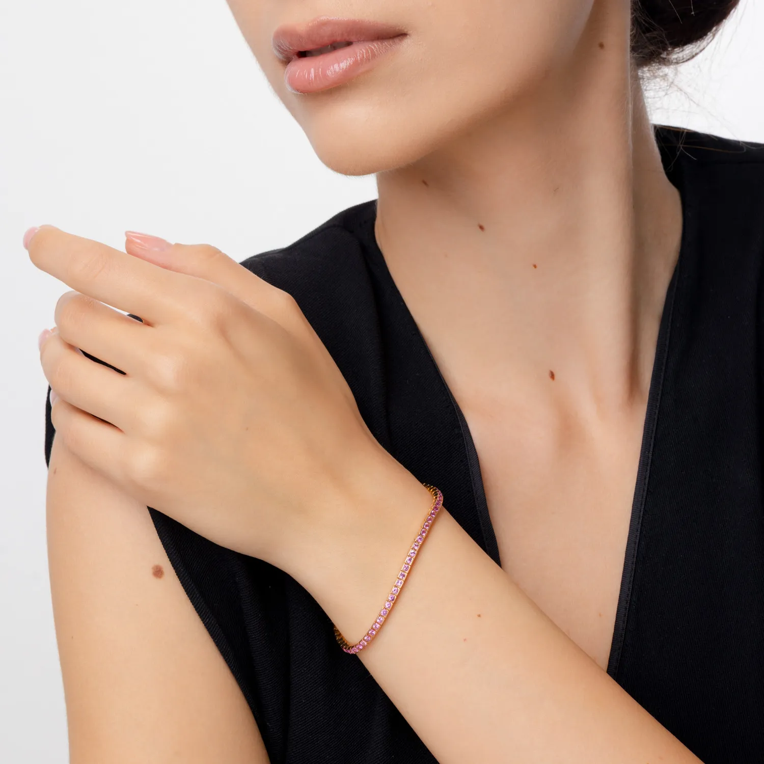 Bransoletka tenisowa z 18K różowego złota z różami szafirami 3.12ct