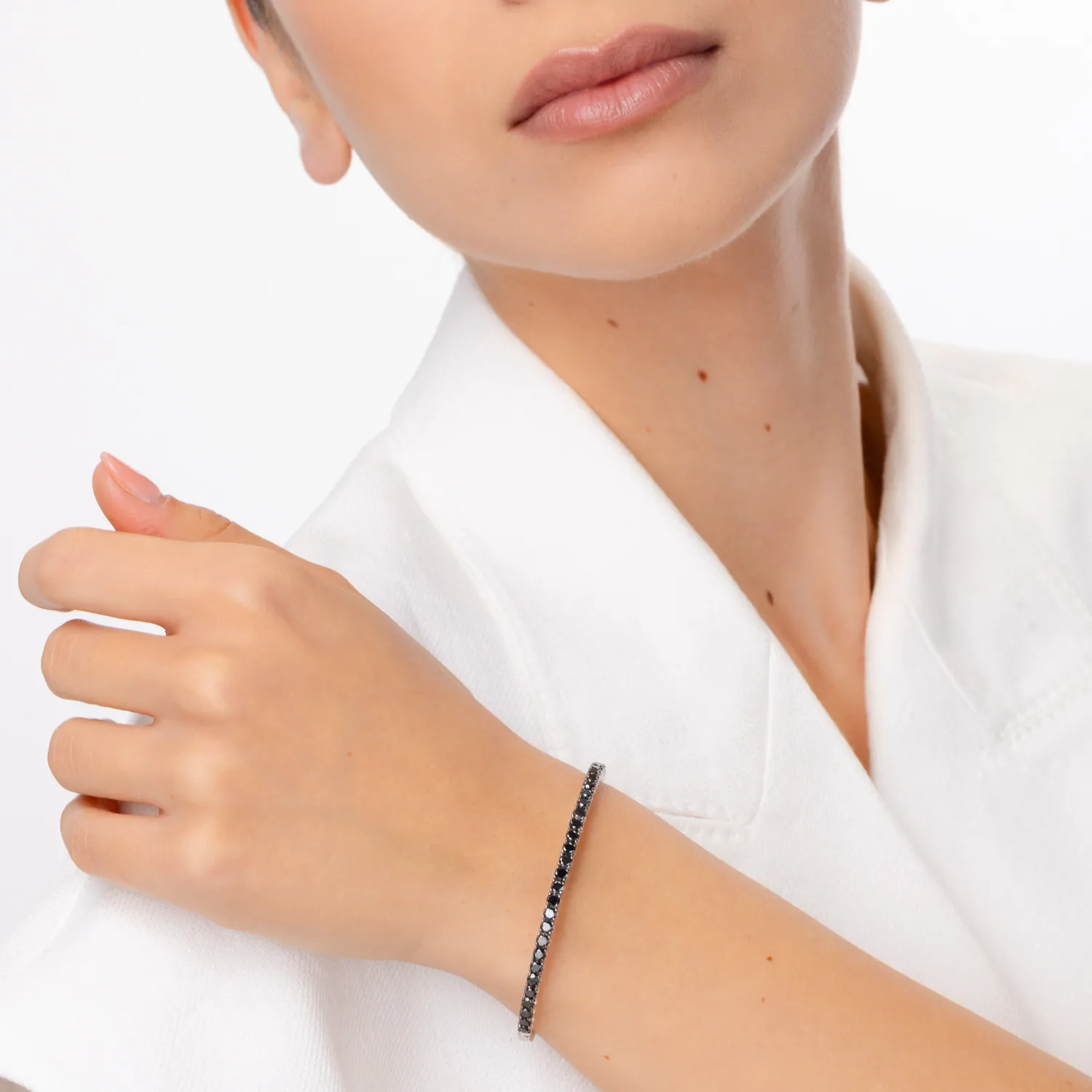 Bransoletka tenisowa tenisowa z białego 18K złota z 3.3ct czarnymi diamentami