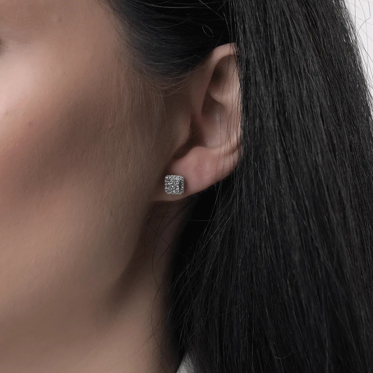 Cercei din aur alb de 18K cu diamante de 0.37ct