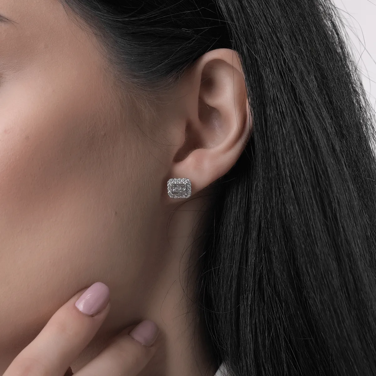 Cercei din aur alb cu diamante baguette, princess si rotunde de 0.64ct