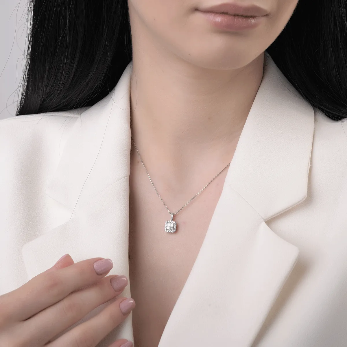 Pandantiv din aur alb de 18K cu diamante de 0.4ct