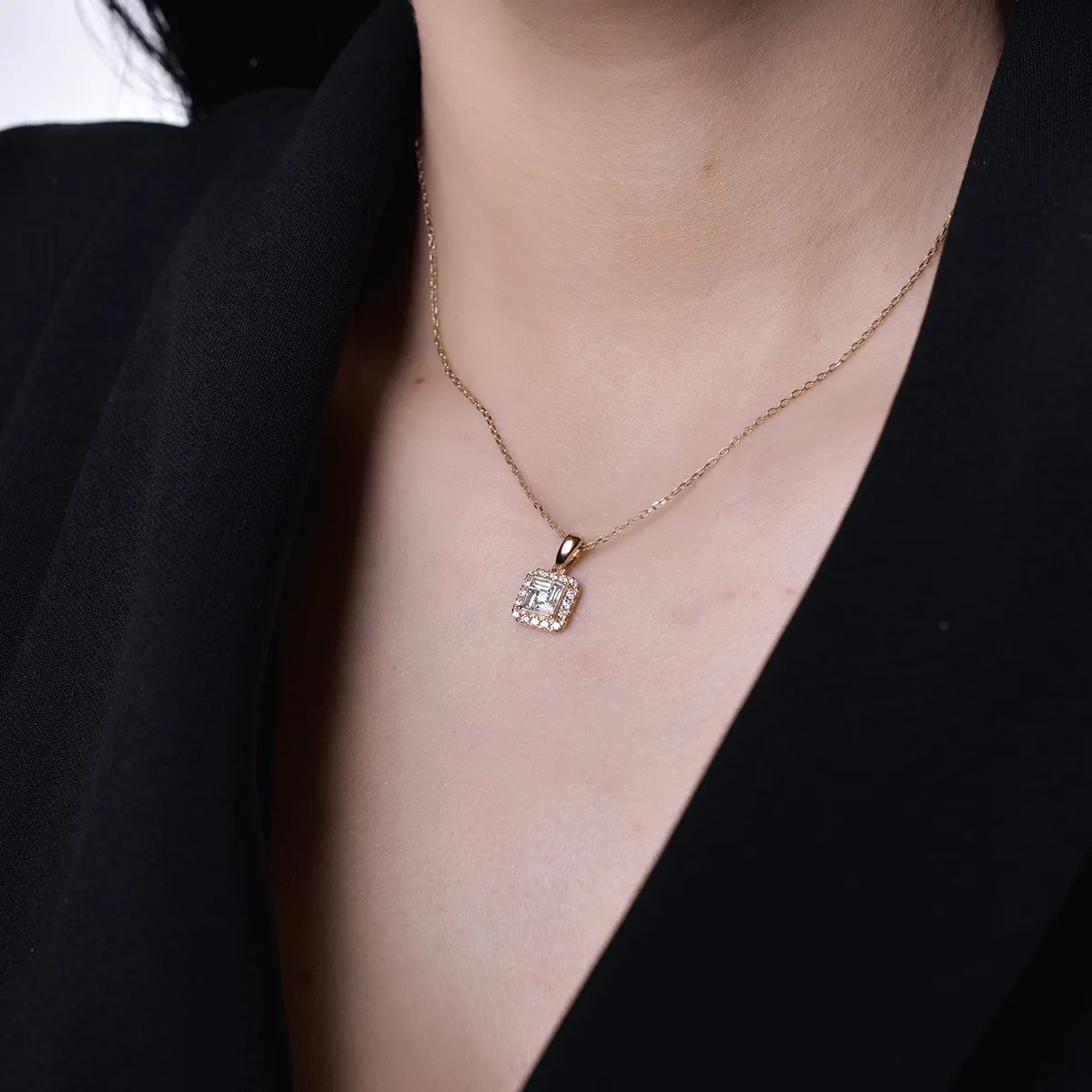 Pandantiv din aur galben cu diamante de 0.4ct