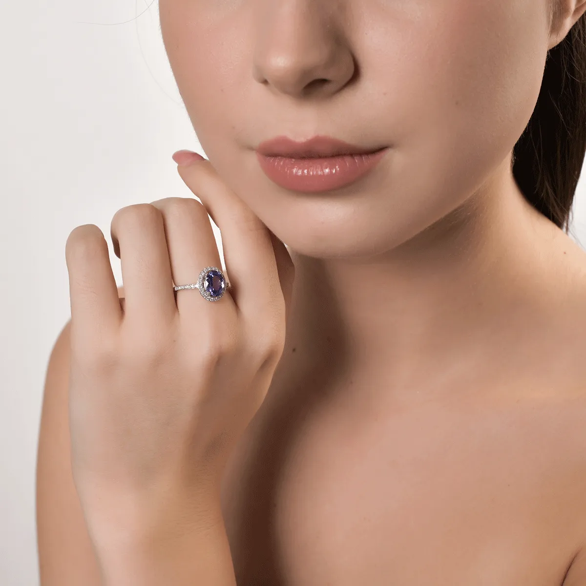 Inel din aur alb de 18K cu tanzanit de 2.1ct si diamante de 0.25ct
