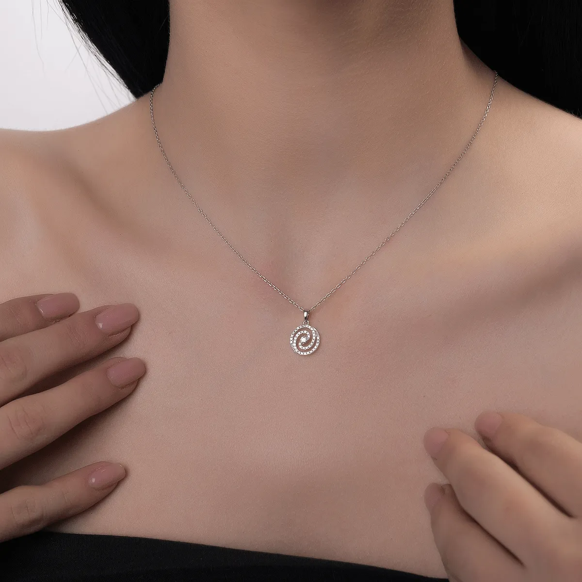 14K white gold pendant with 0.19ct diamonds