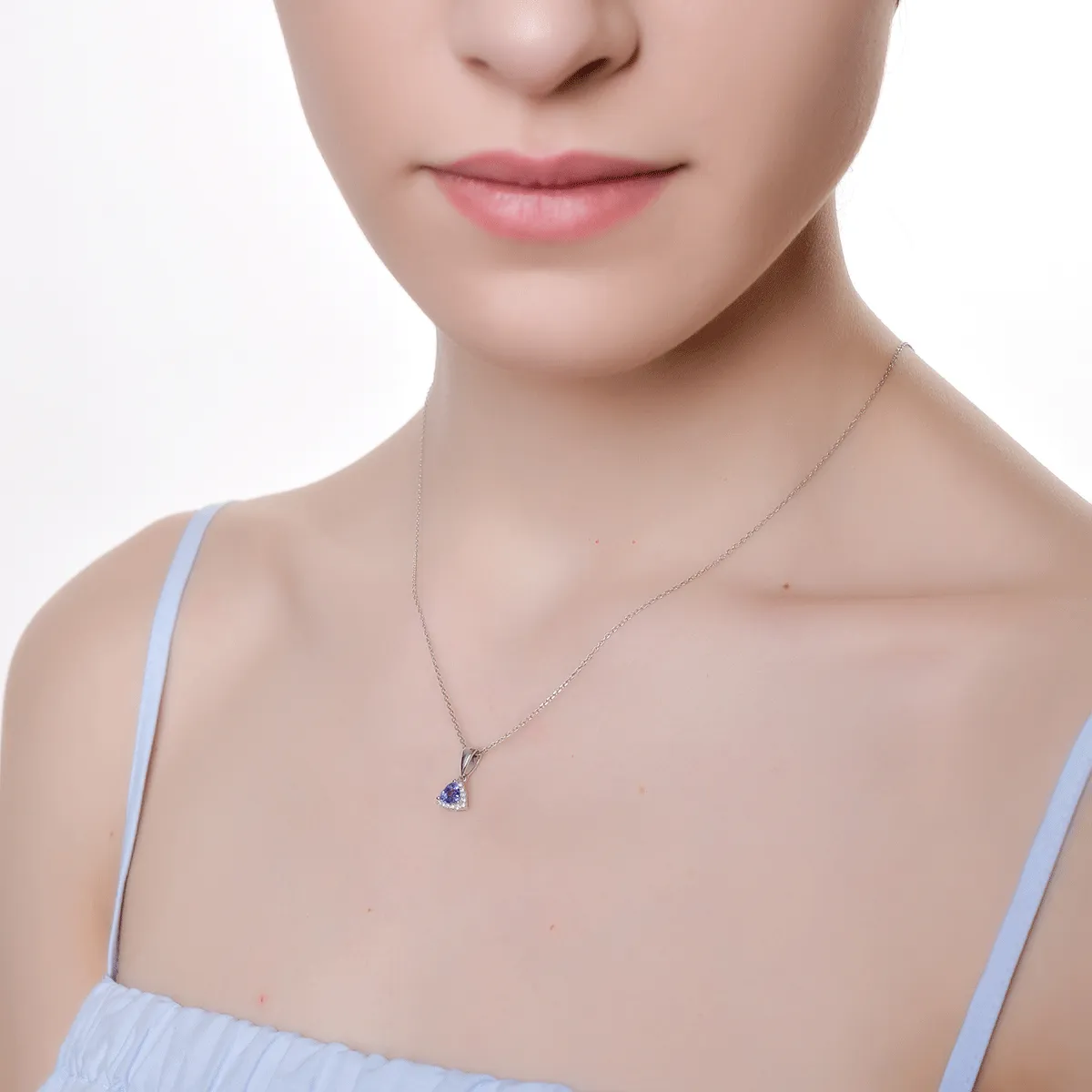 Pandantiv din aur alb de 14K cu tanzanit de 0.46ct si diamante de 0.08ct
