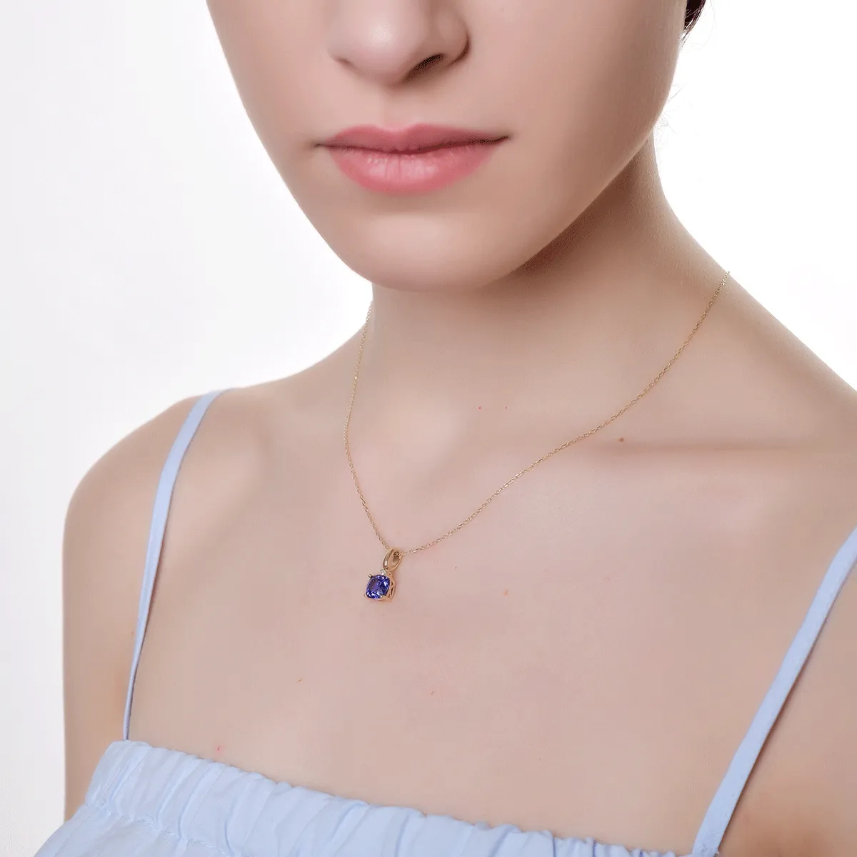 Pandantiv din aur galben cu tanzanit de 1.99ct si diamant de 0.05ct