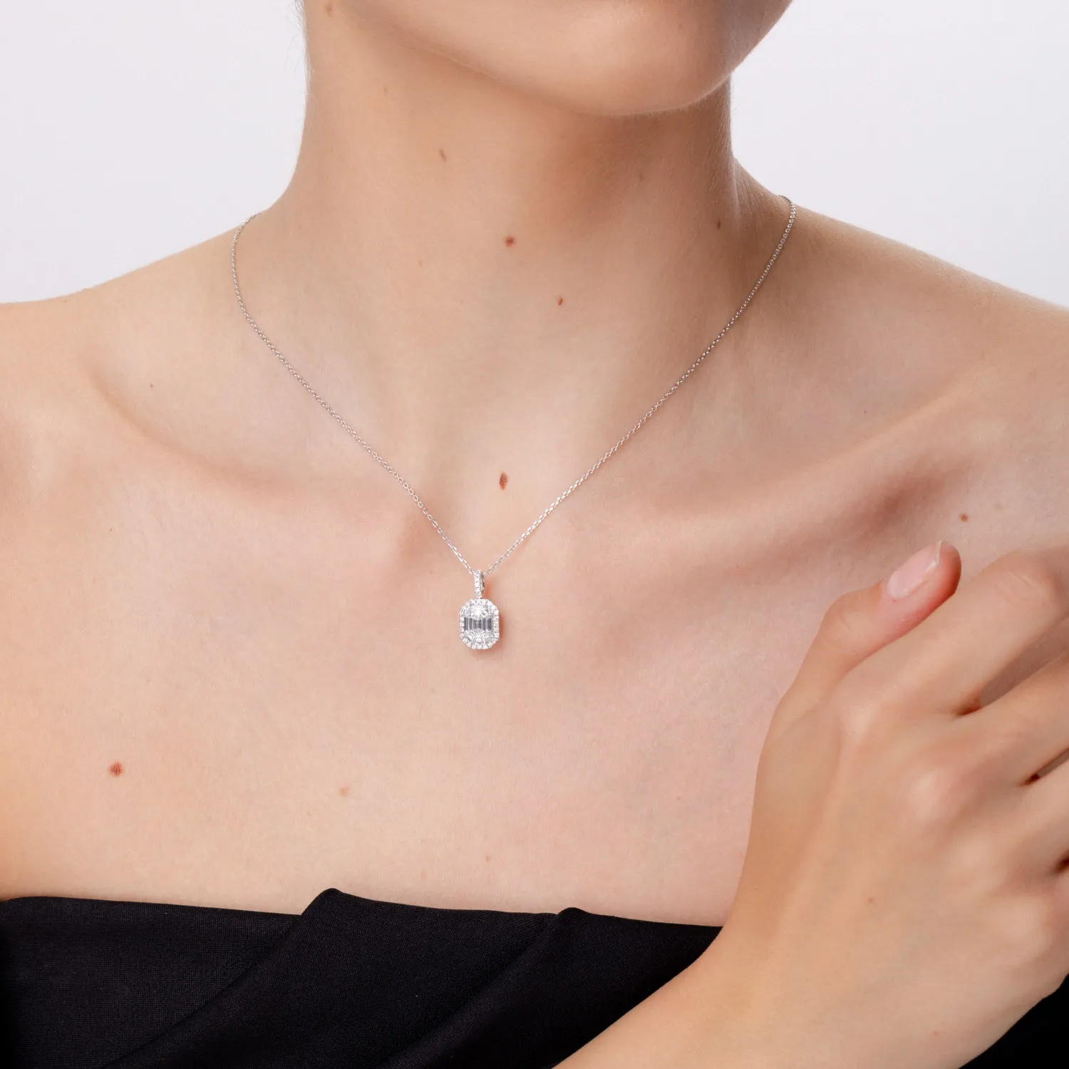 18K white gold pendant with 0.19ct diamonds