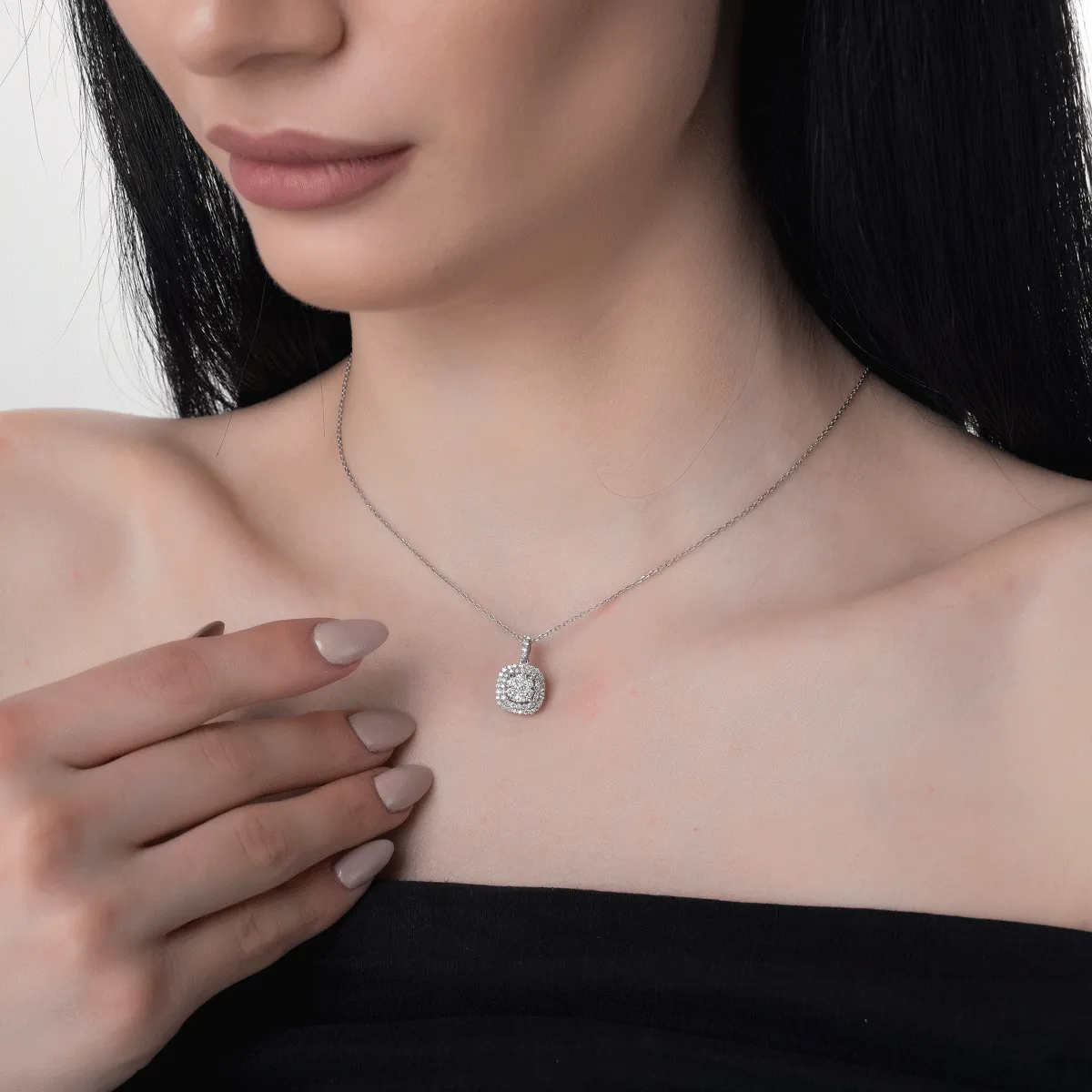 Pandantiv din aur alb de 18K cu diamante de 0.5ct