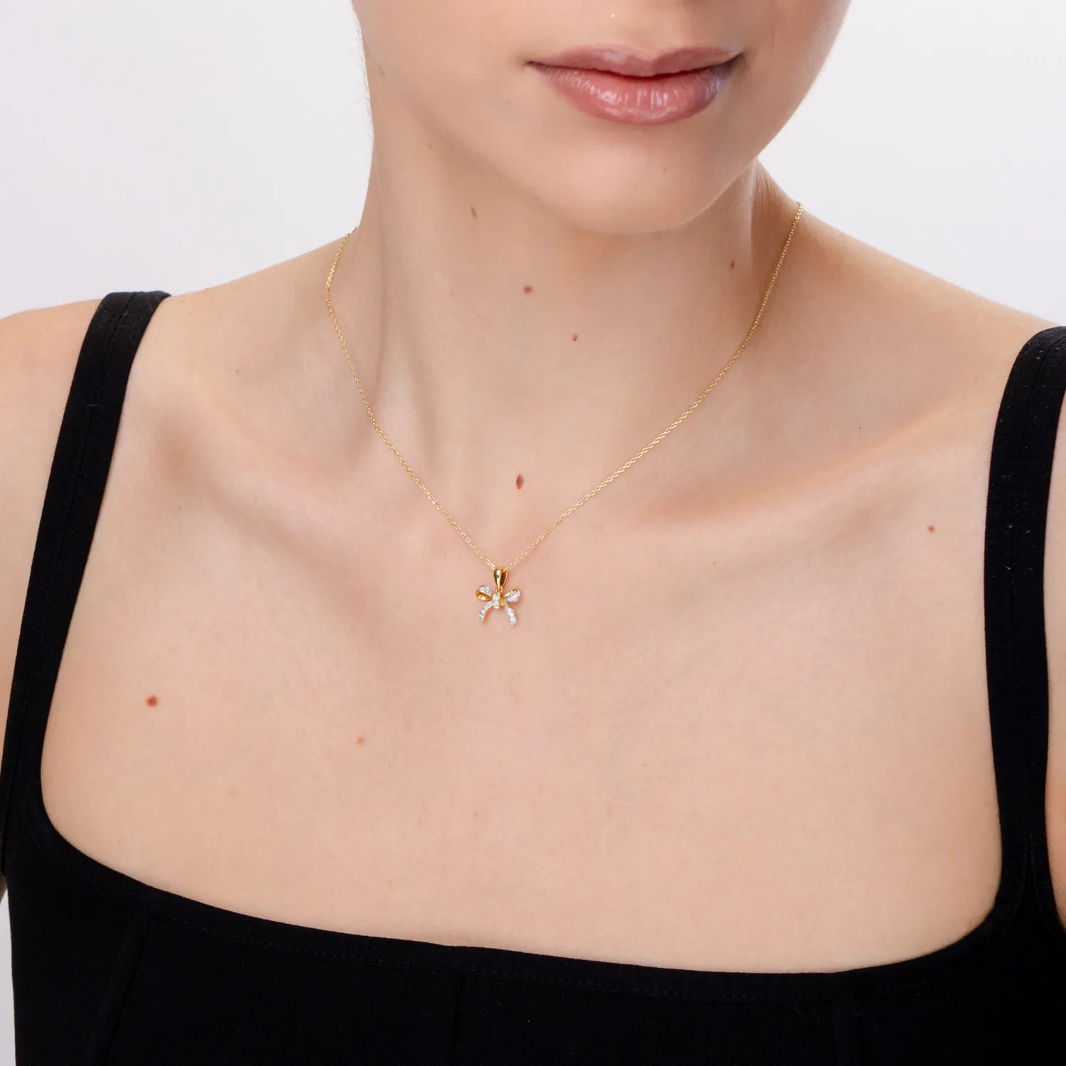 Zawieszka z 18K białego złota z 0,076ct brylantami