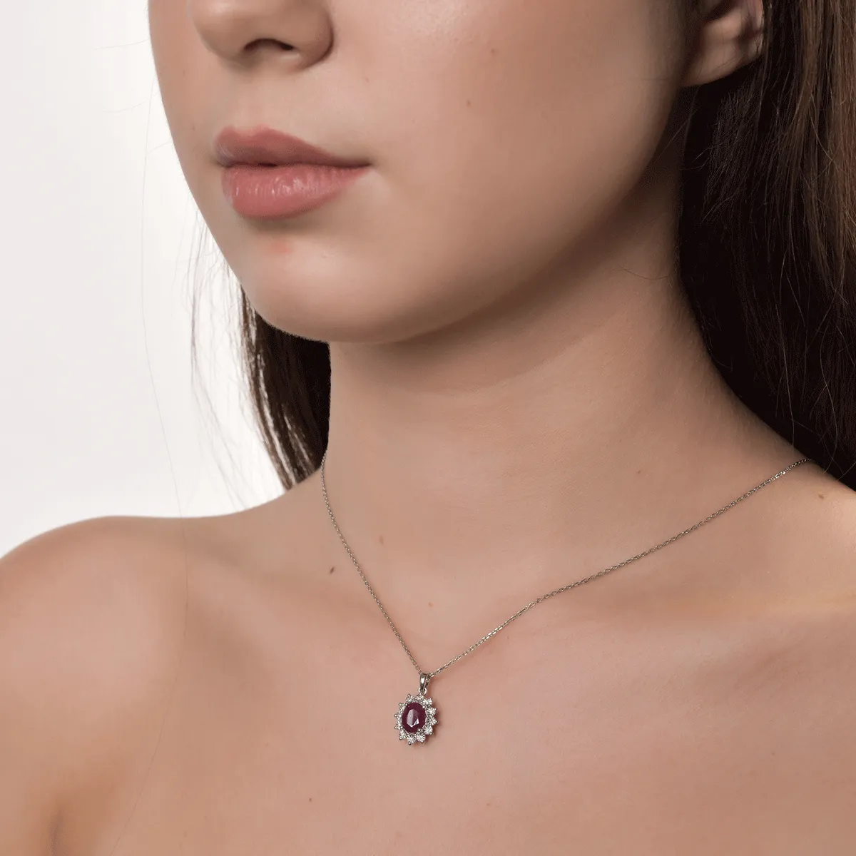 Pandantiv din aur alb cu rubin de 1.75ct si diamante de 0.03ct