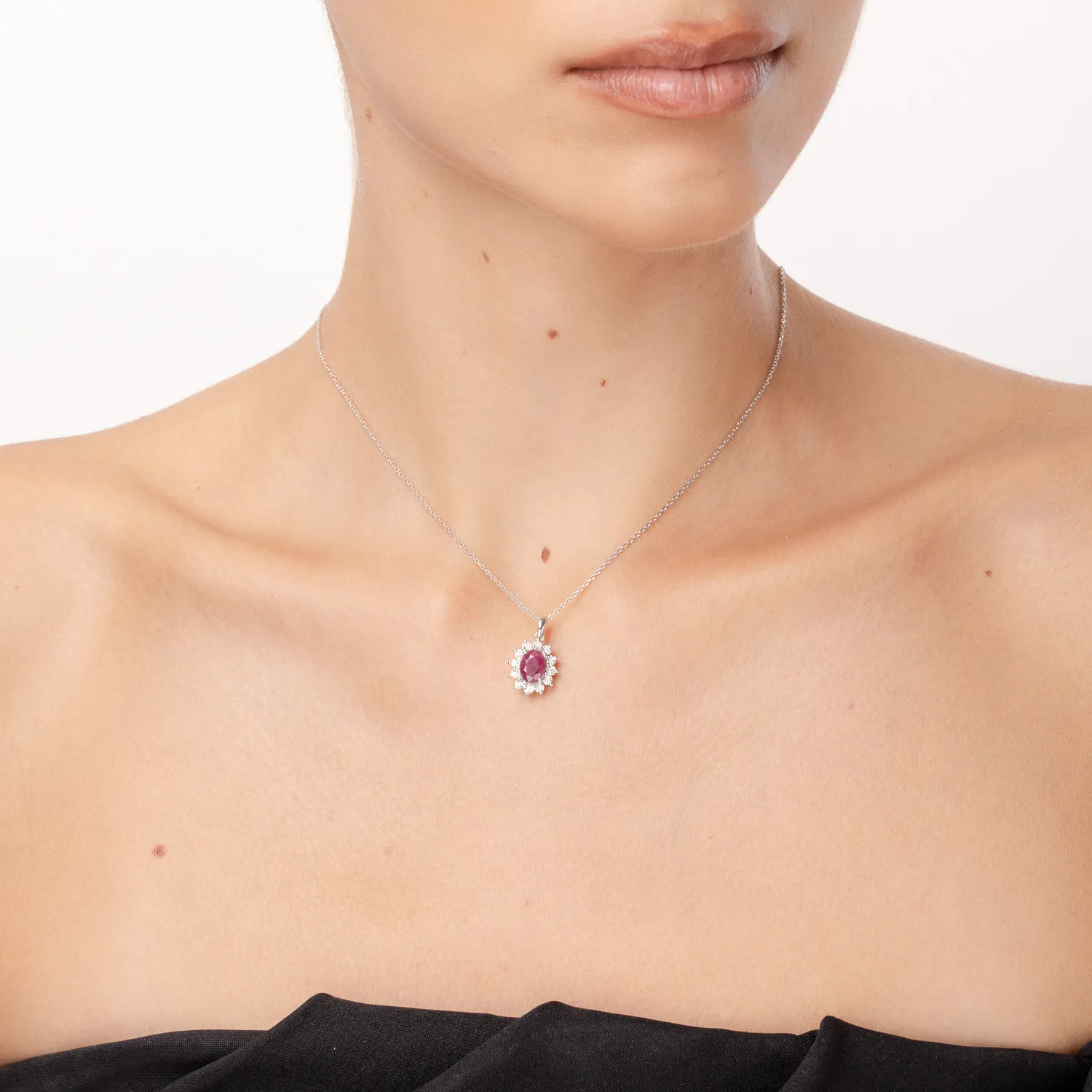 Medál 14K-os fehér aranyból 1.75ct rubinnal és 0.03ct gyémánttal
