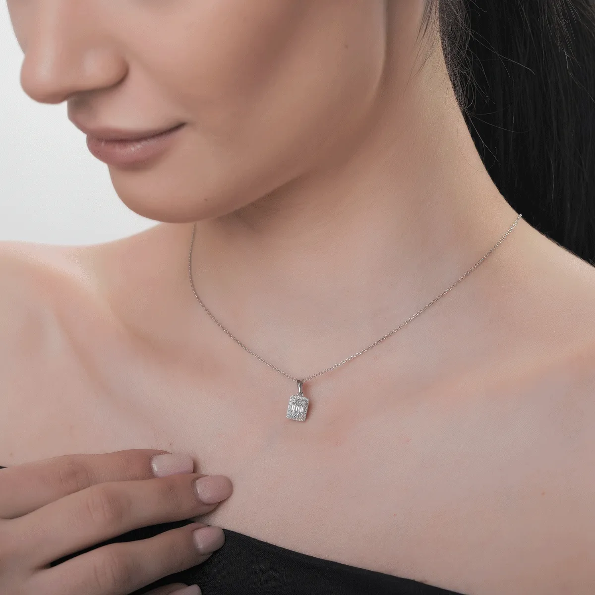 Pandantiv din aur alb de 14K cu diamante de 0.26ct