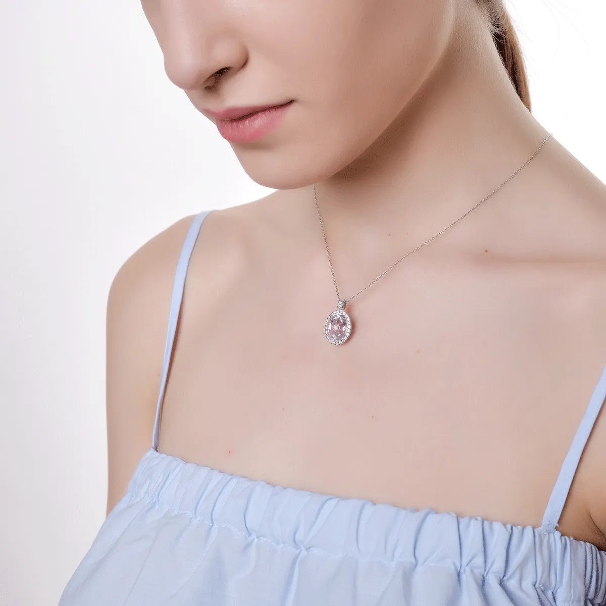 18K white gold pendant with kunzite of 6.21ct and diamonds of 0.44ct