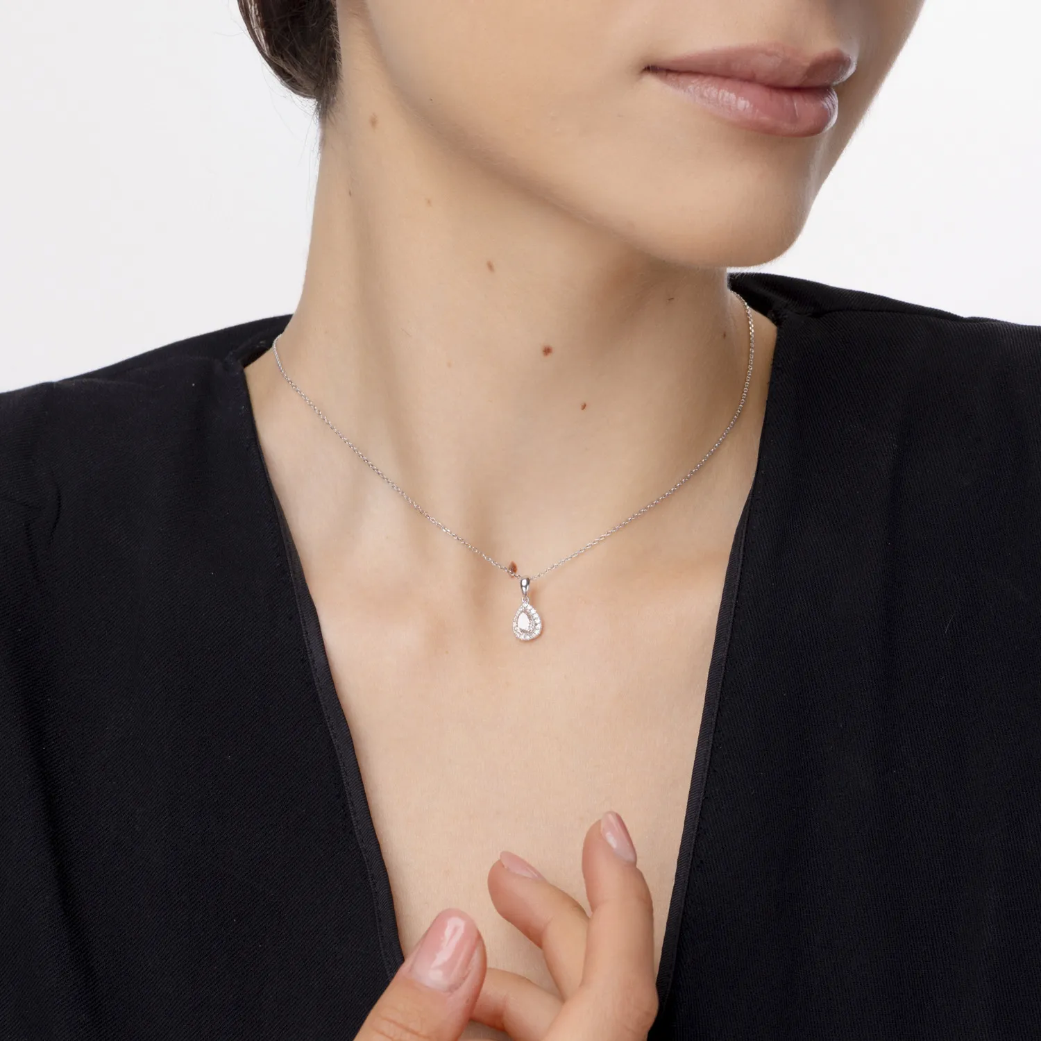 18K fehérarany medál 0.61ct sárga gyémánttal és 0.12ct gyémántokkal