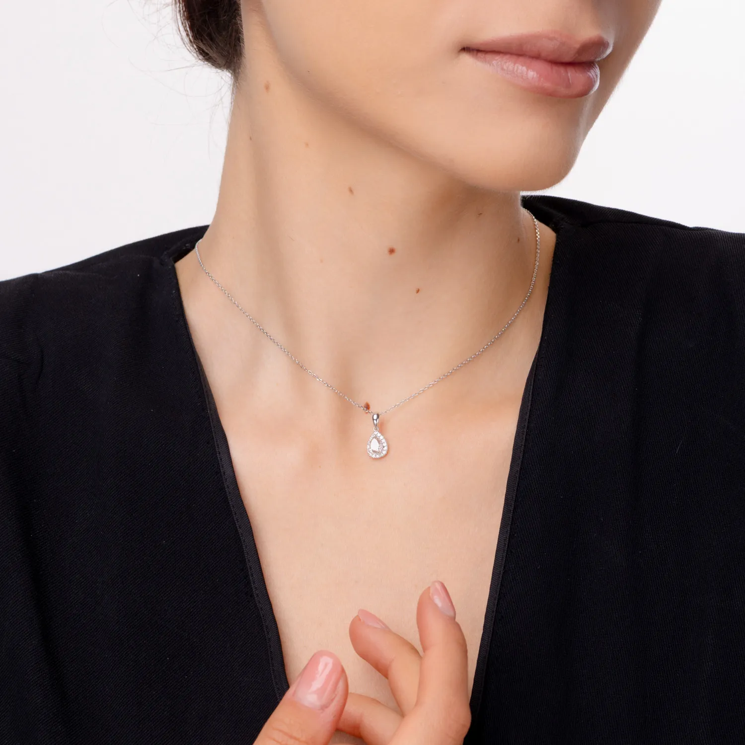 Zawieszka z białego 18K złota z żółtym diamentem o masie 0.61ct i diamentami o masie 0.12ct